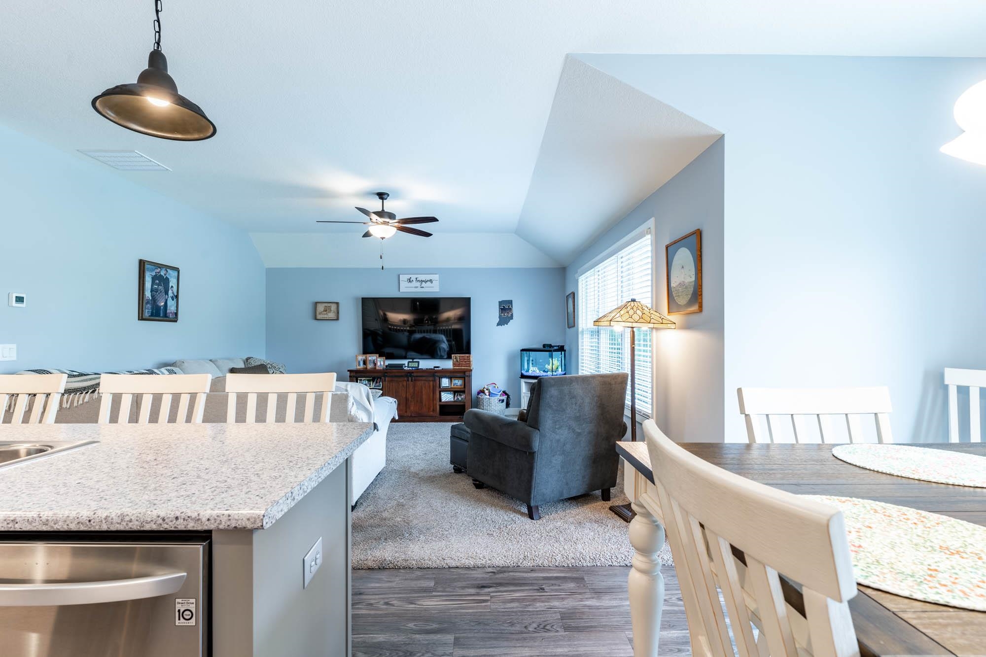 1212 Lone Oak