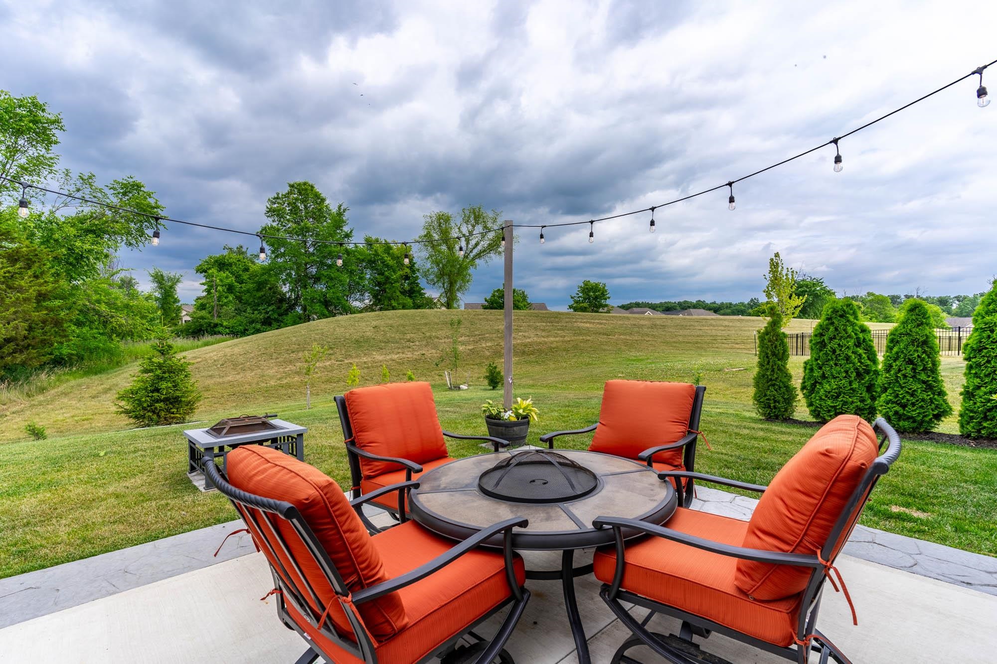 1212 Lone Oak