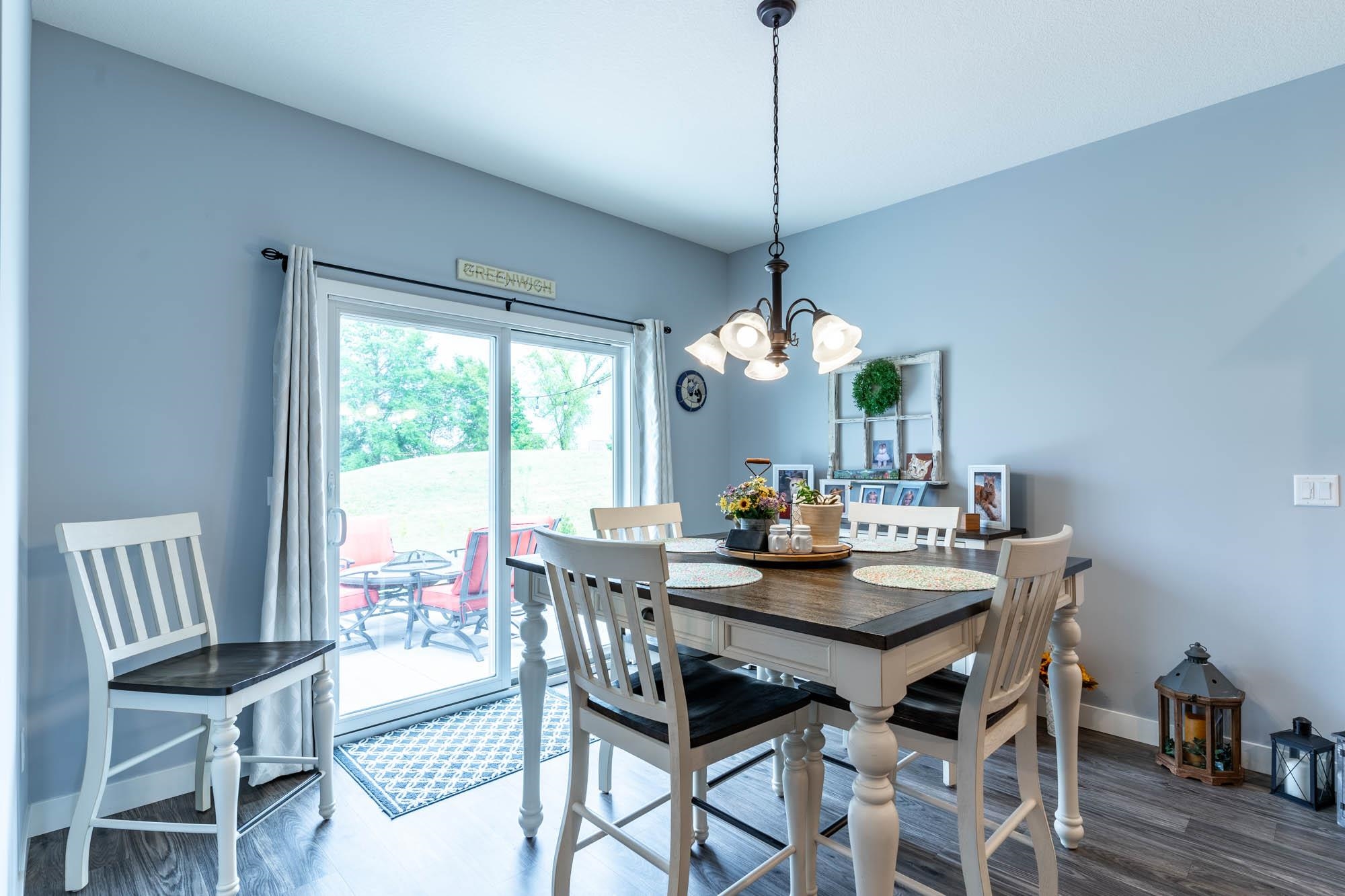 1212 Lone Oak