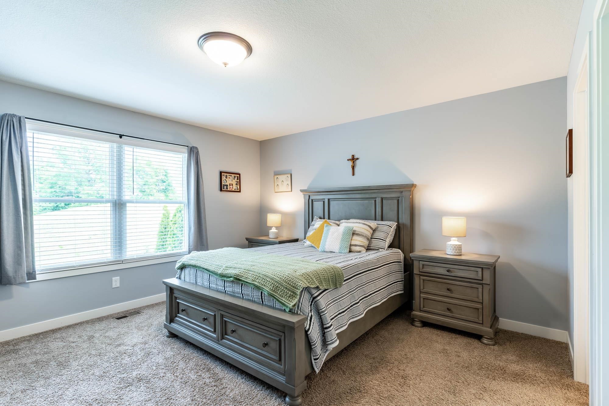 1212 Lone Oak