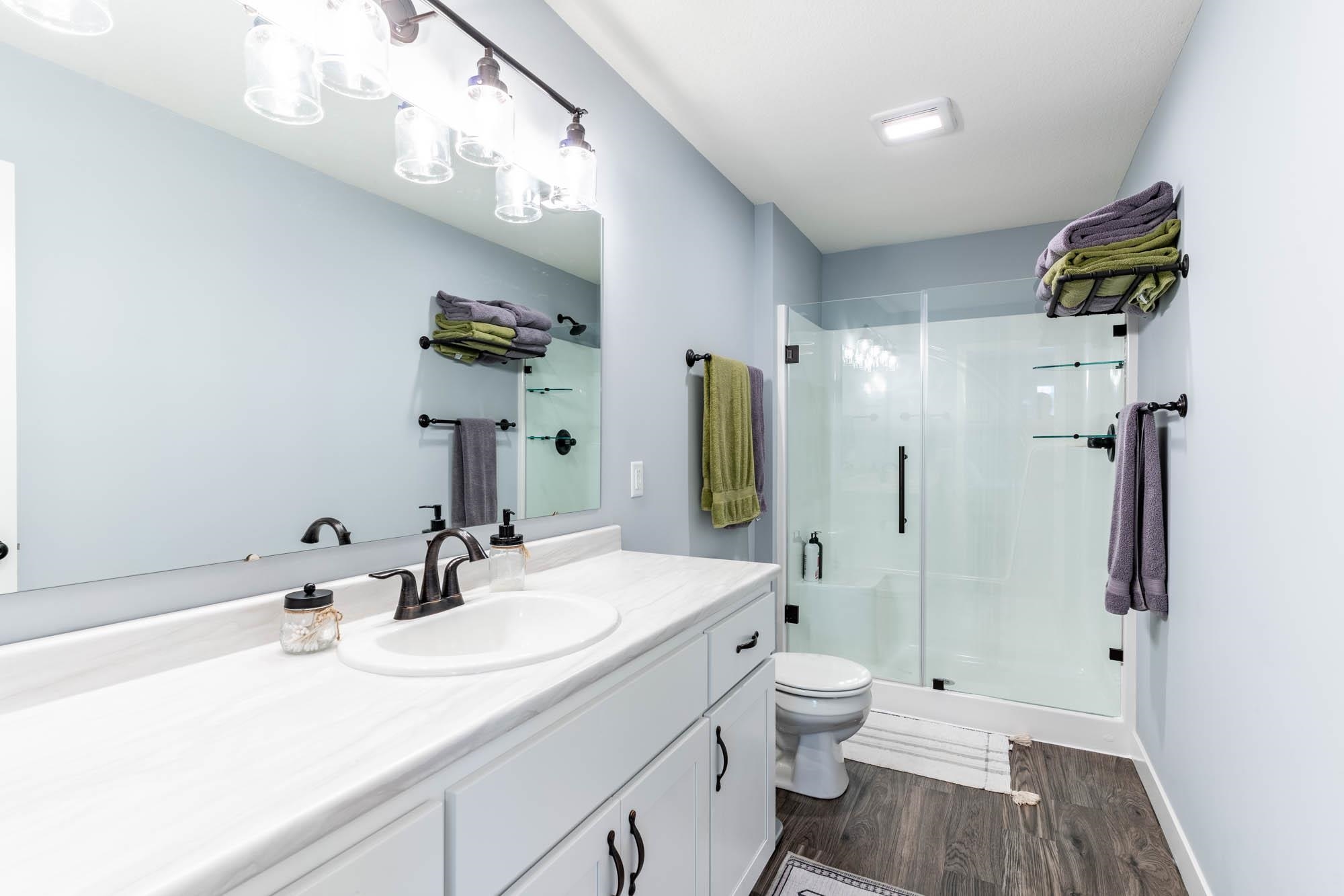 1212 Lone Oak