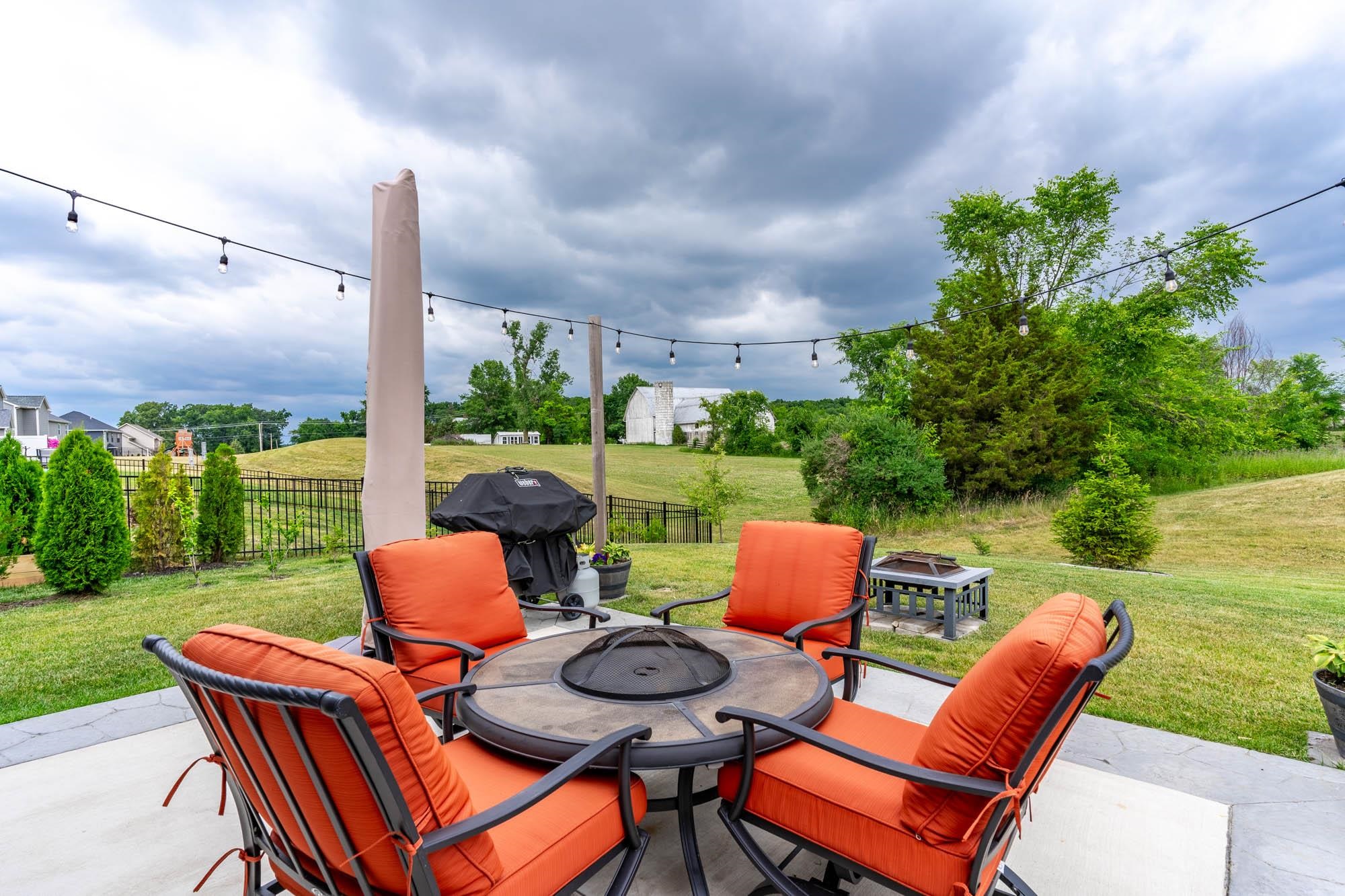 1212 Lone Oak
