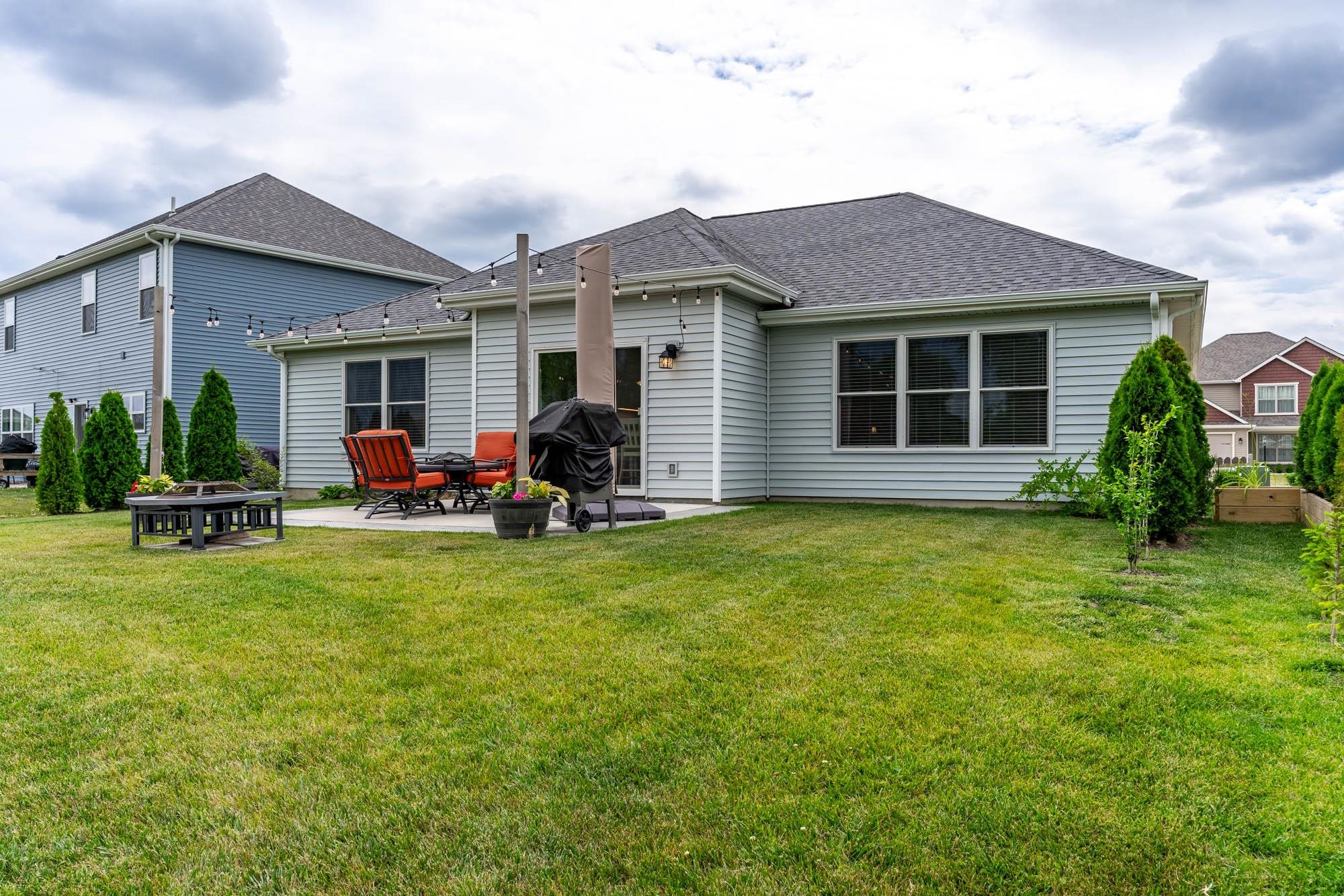 1212 Lone Oak