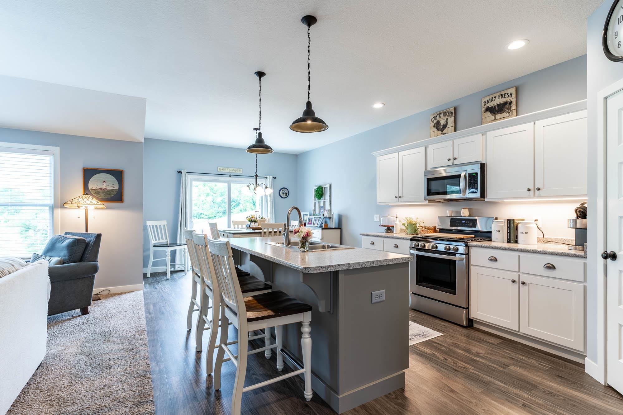 1212 Lone Oak
