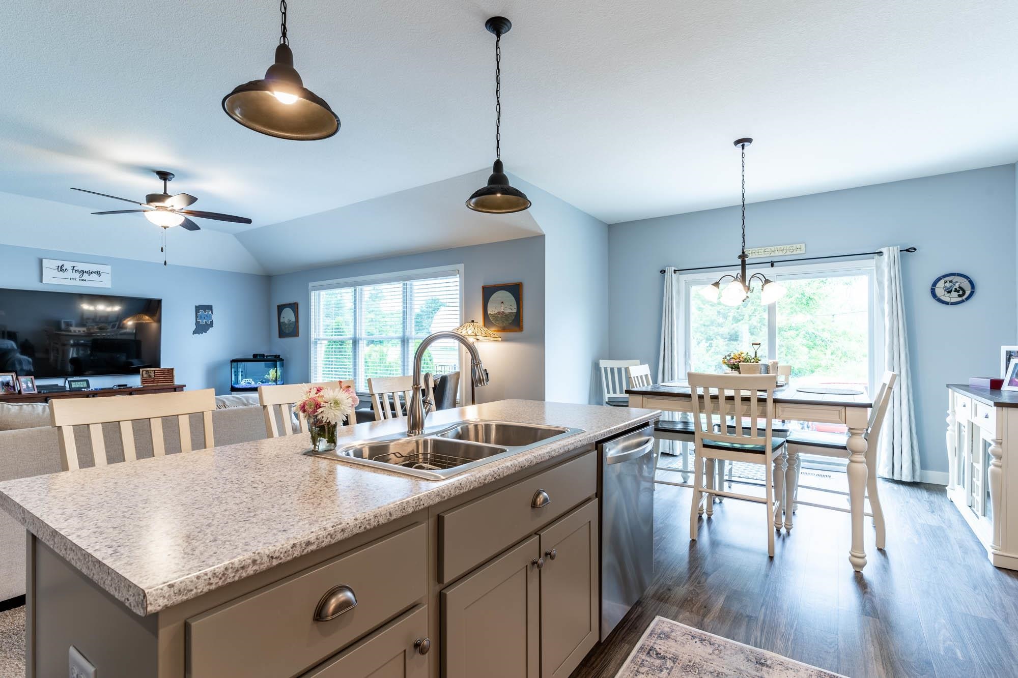 1212 Lone Oak
