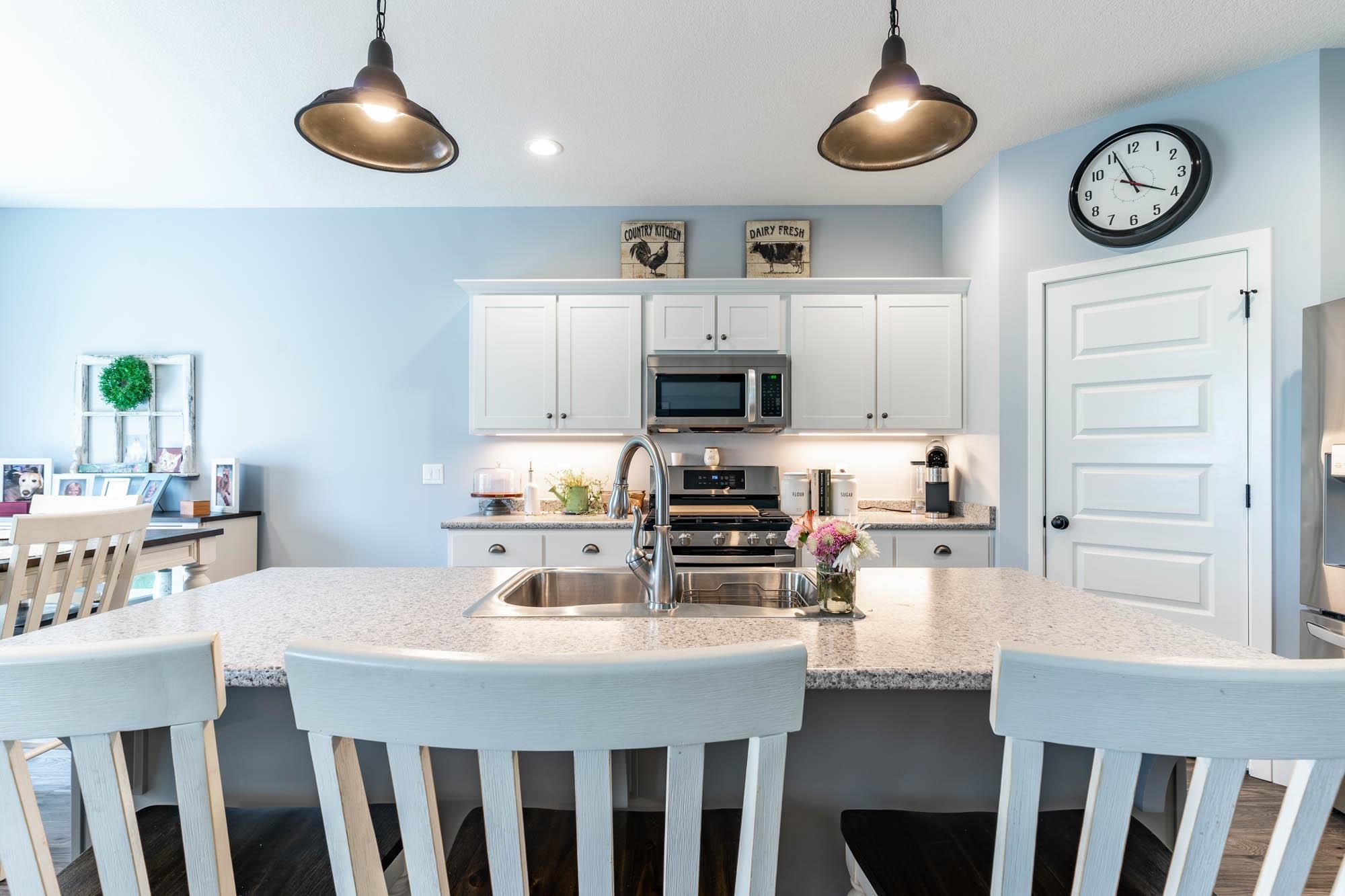 1212 Lone Oak