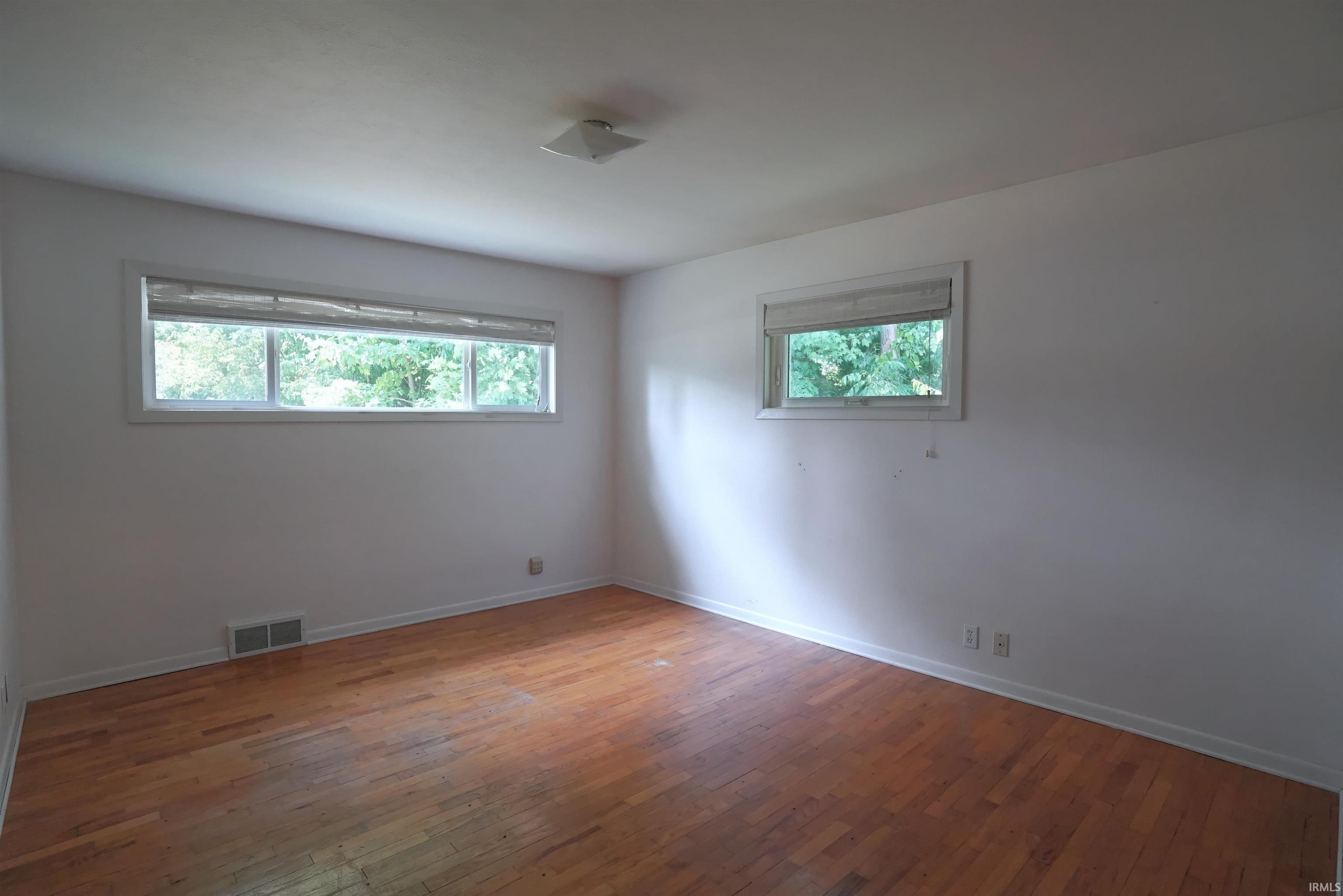 23499 Greenleaf