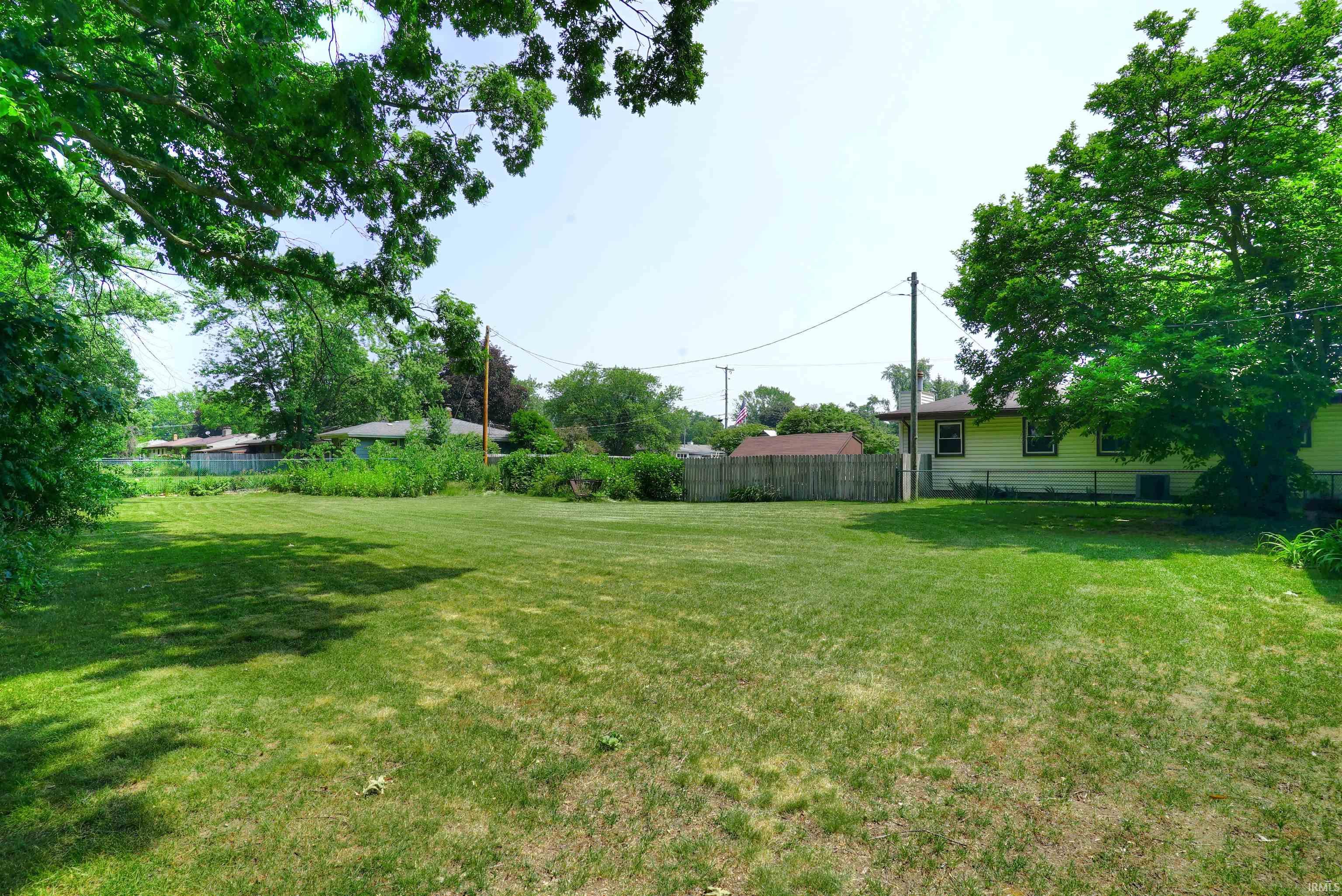 23499 Greenleaf