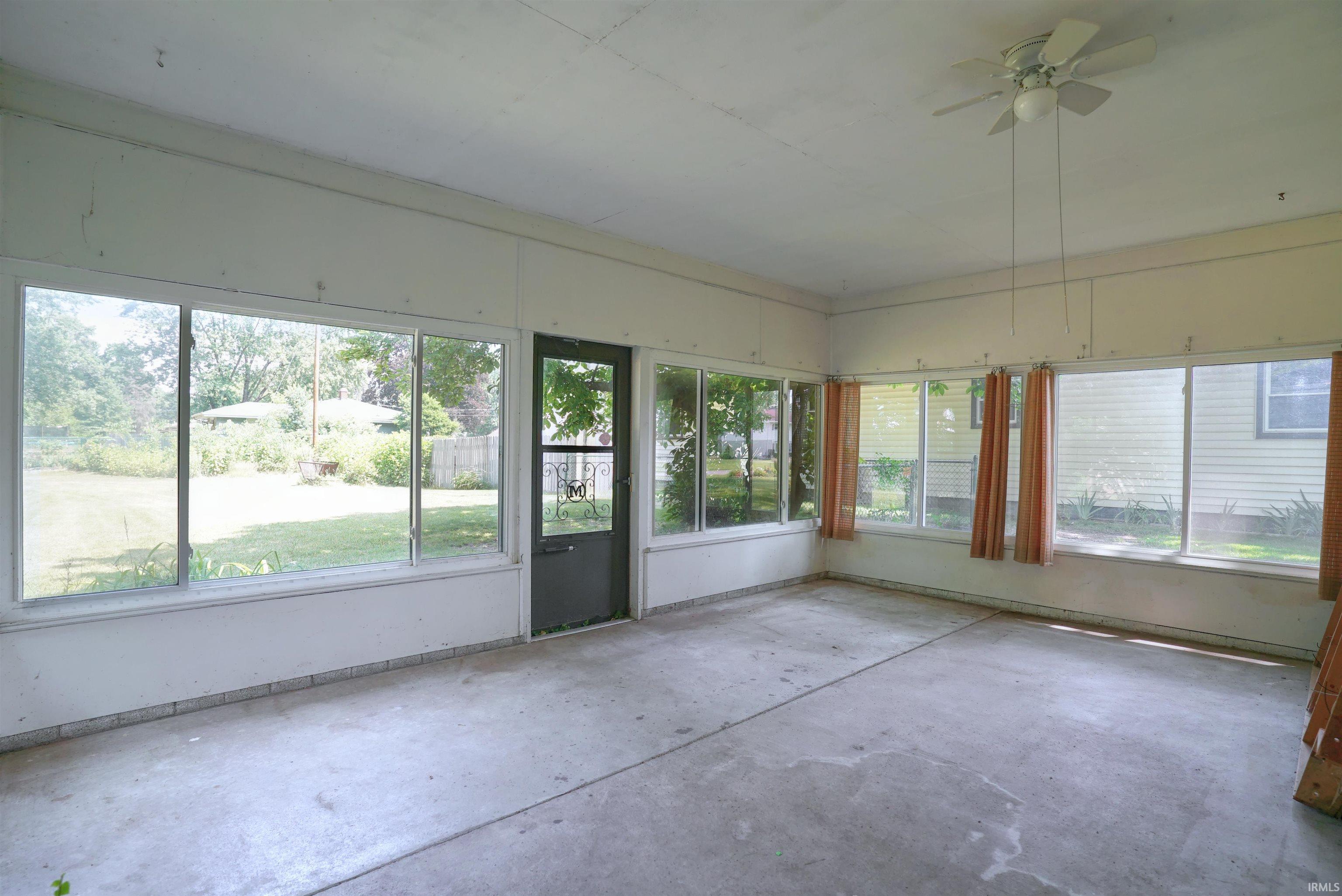 23499 Greenleaf
