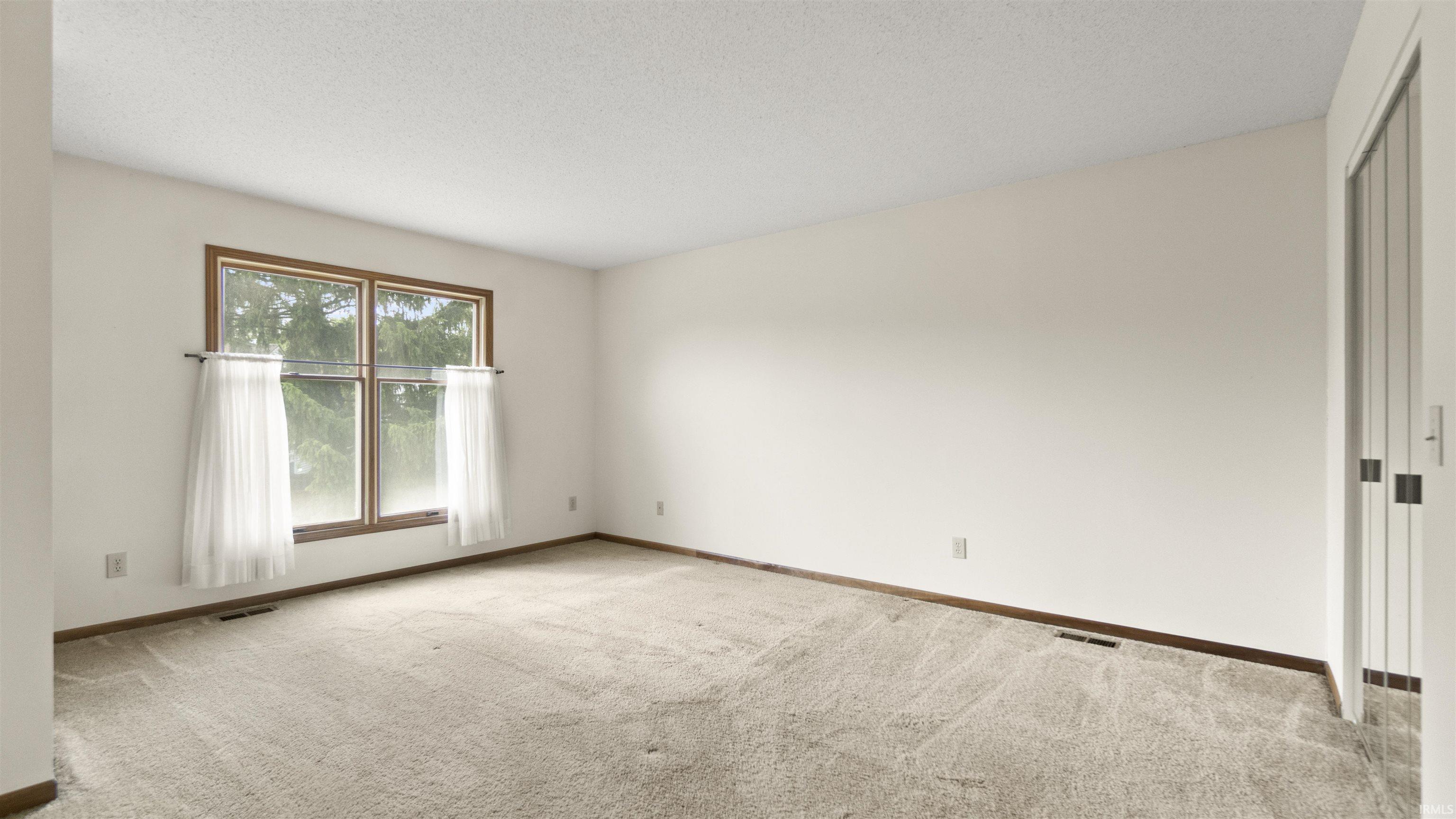 6218 Sawmill Woods