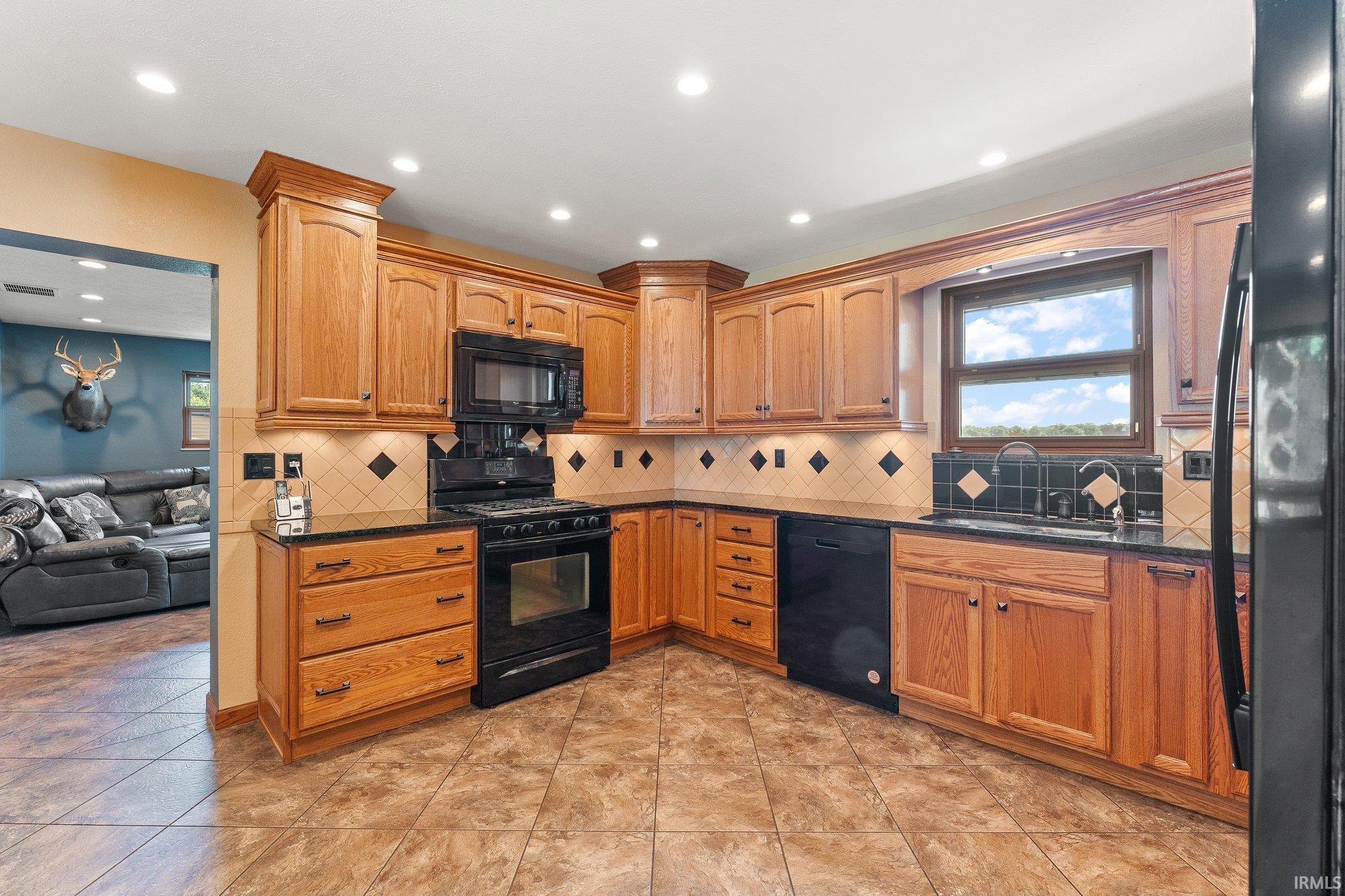 2832 Lakeview