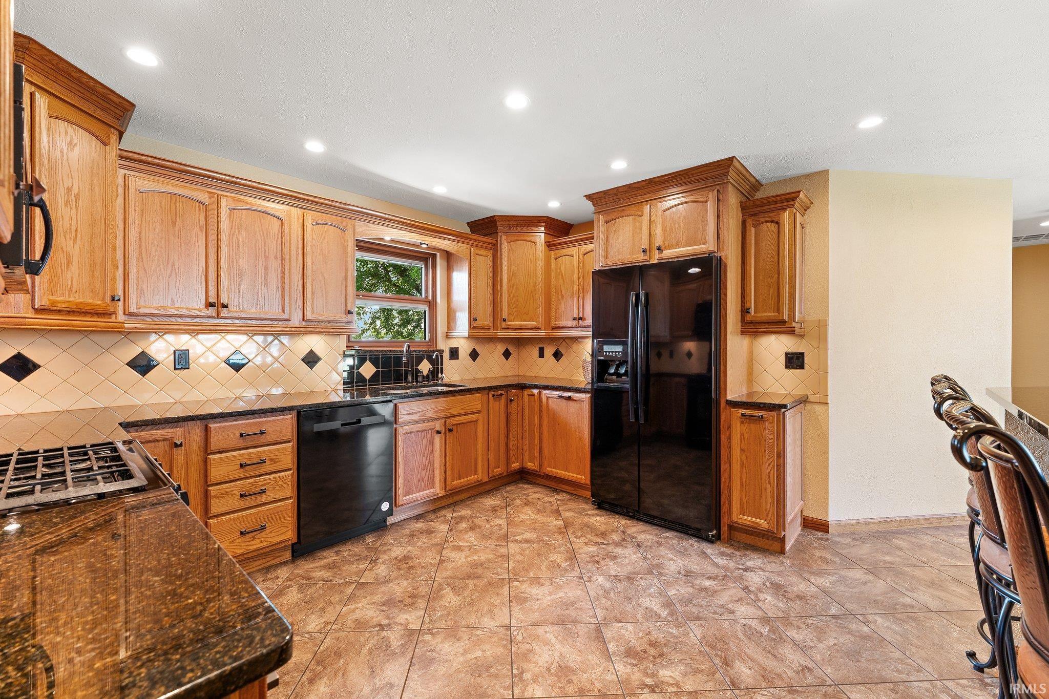 2832 Lakeview