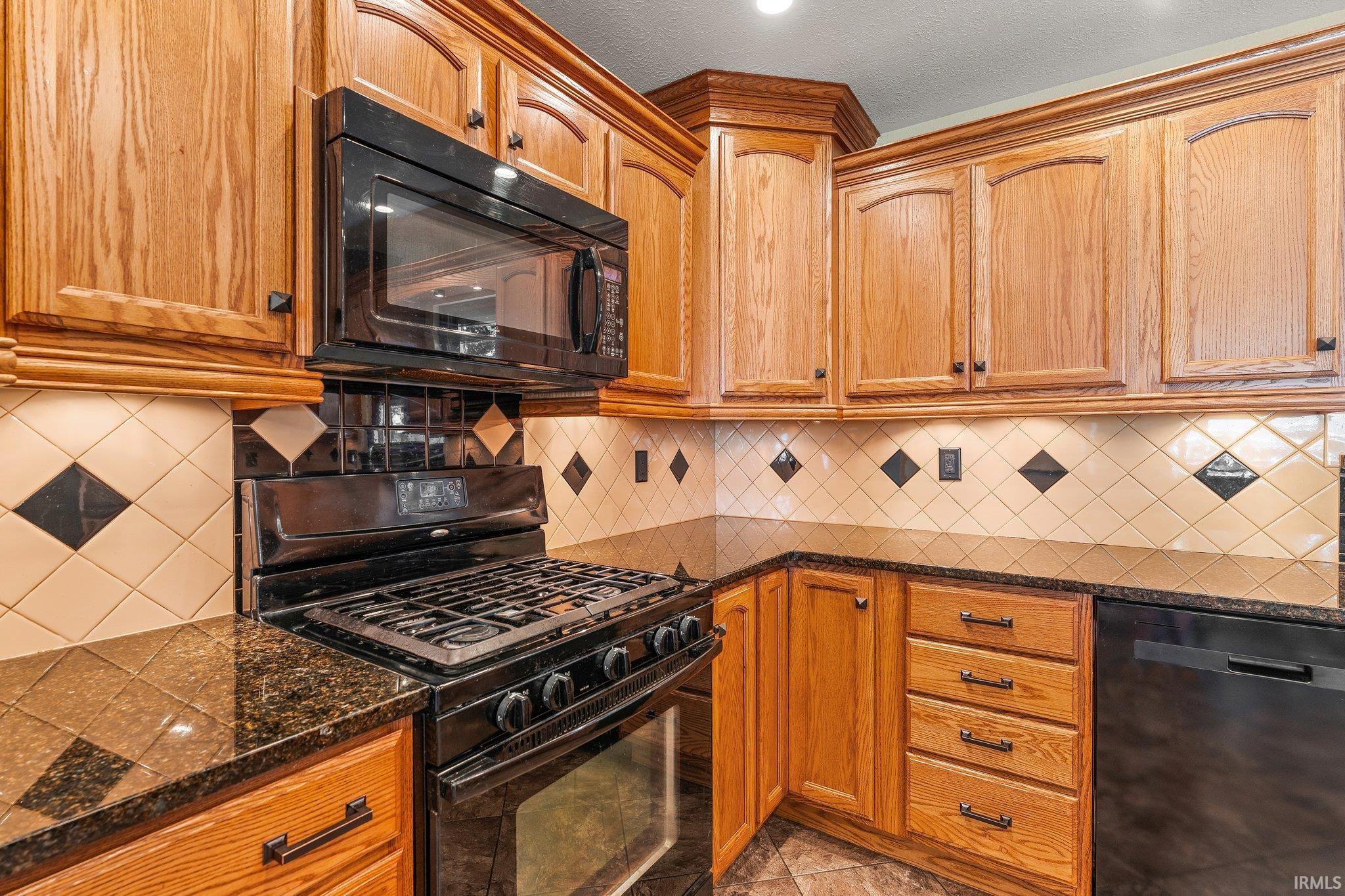 2832 Lakeview