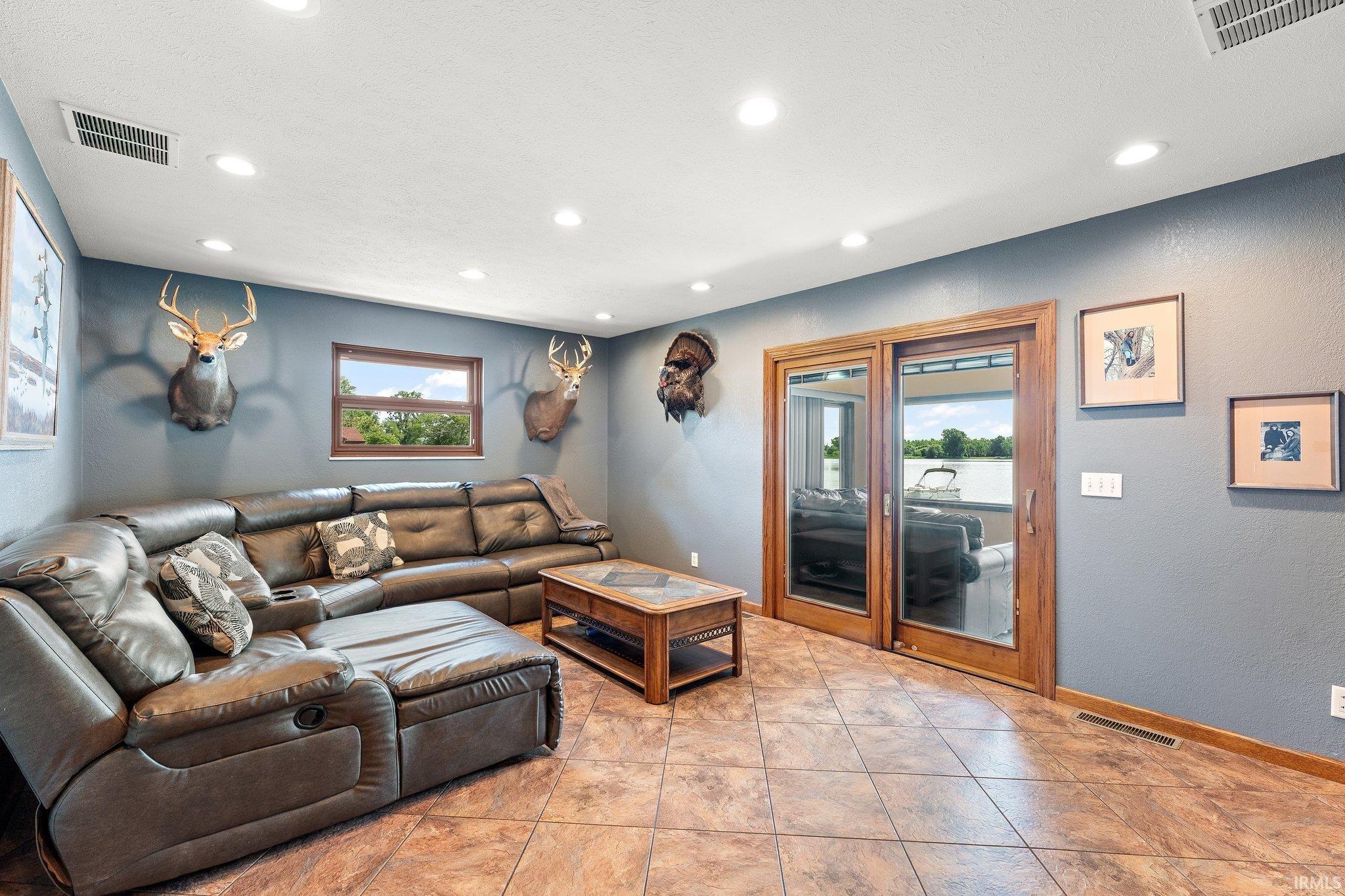 2832 Lakeview
