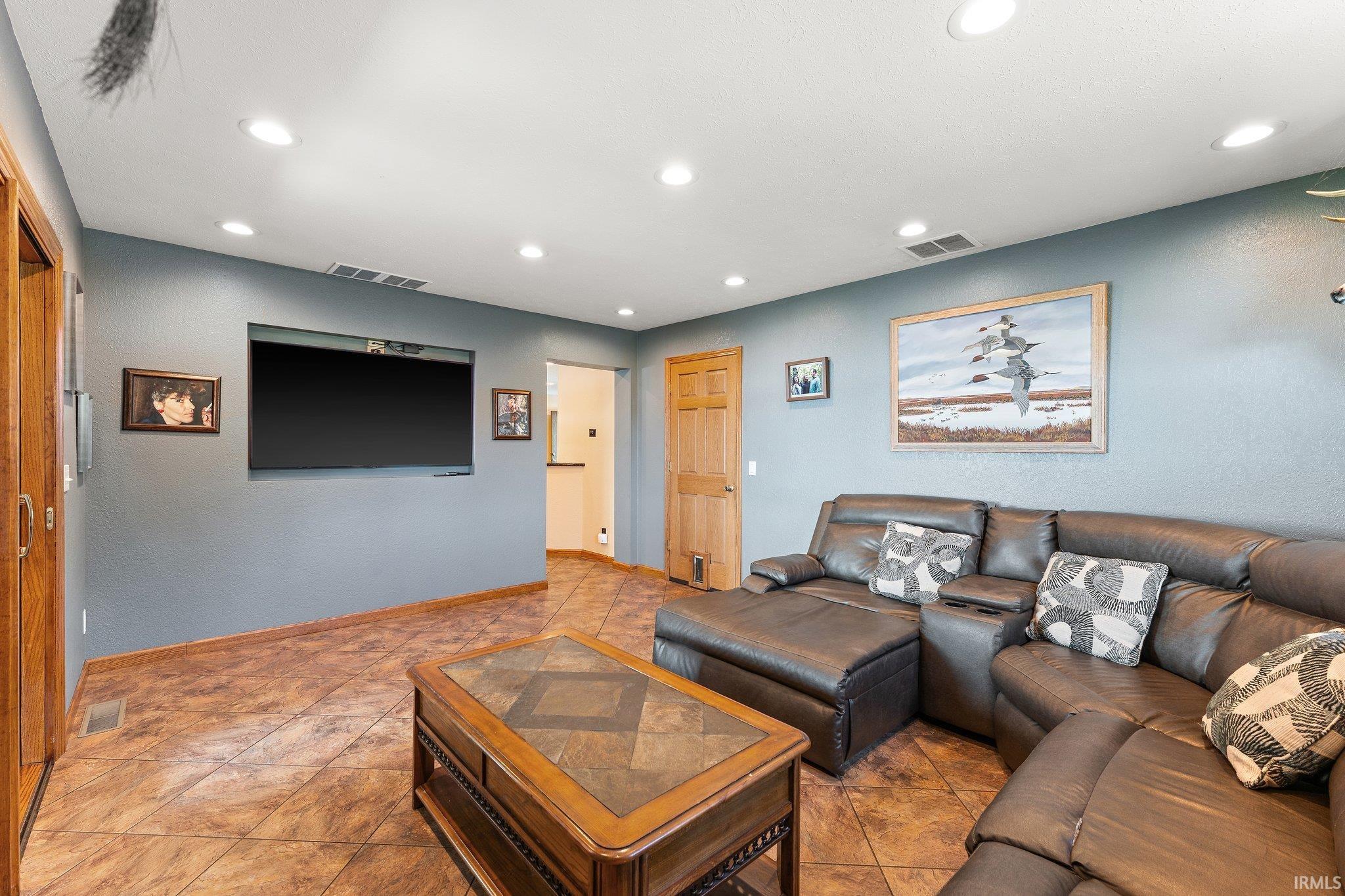 2832 Lakeview