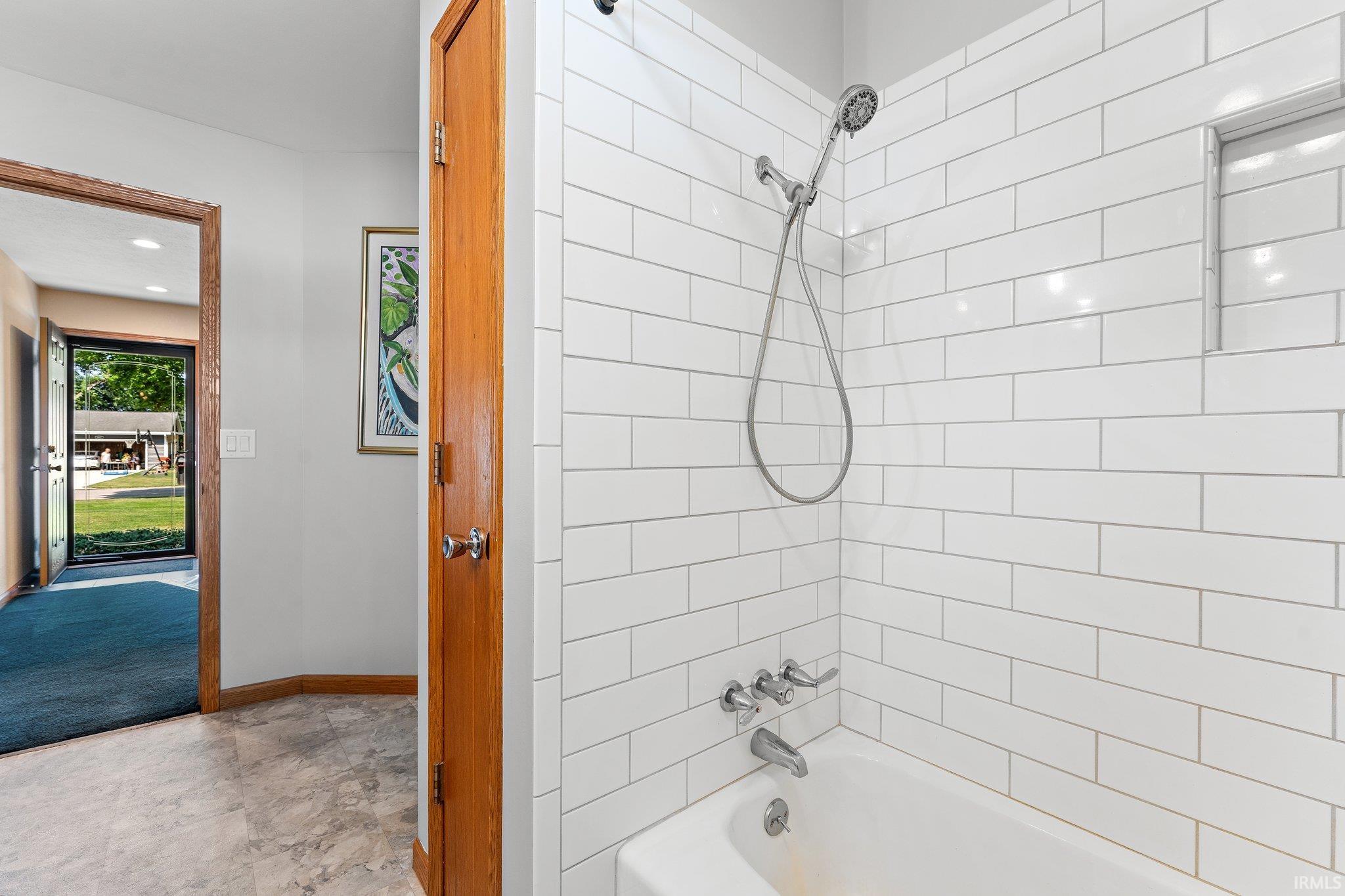 2832 Lakeview
