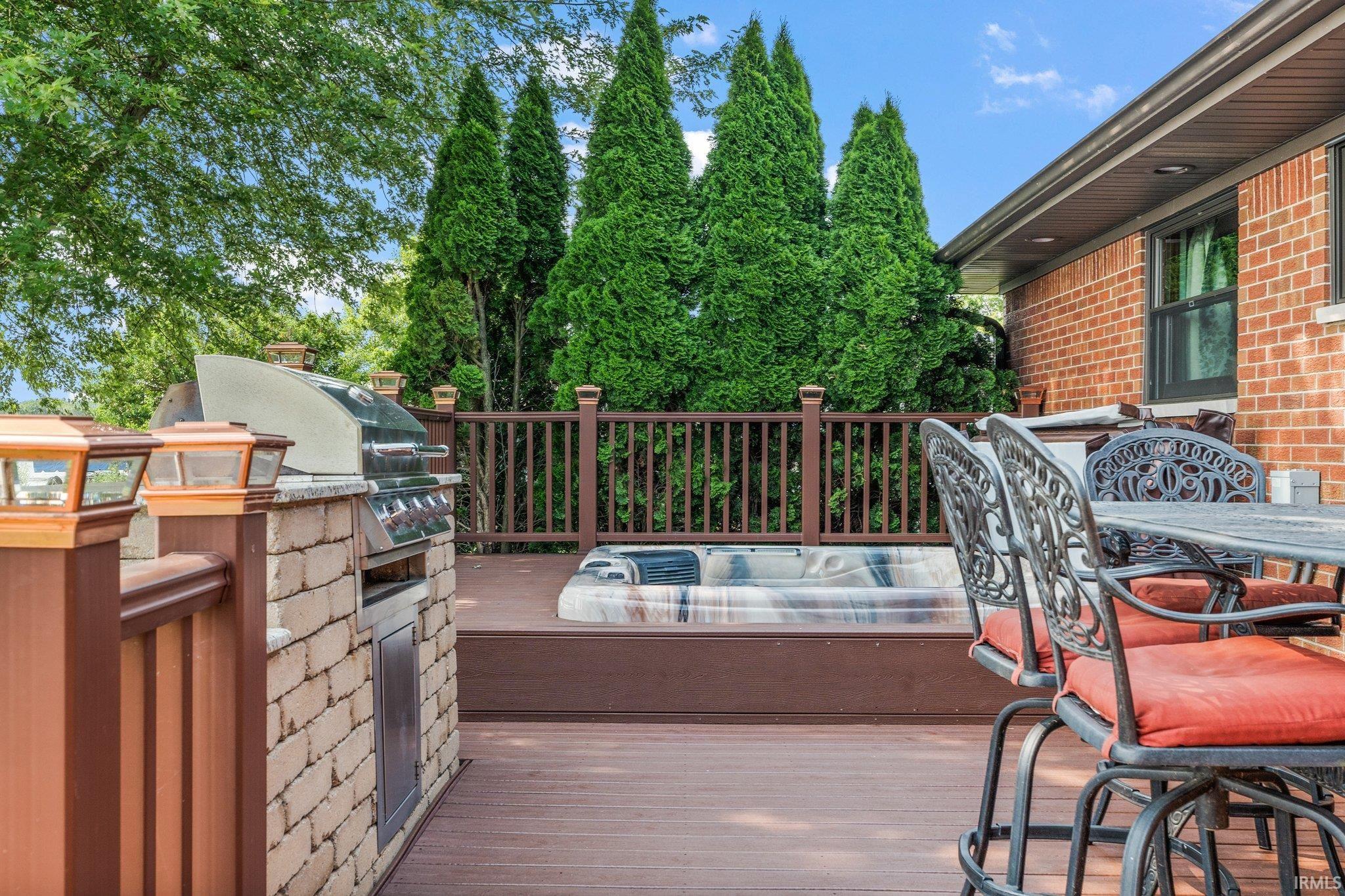2832 Lakeview