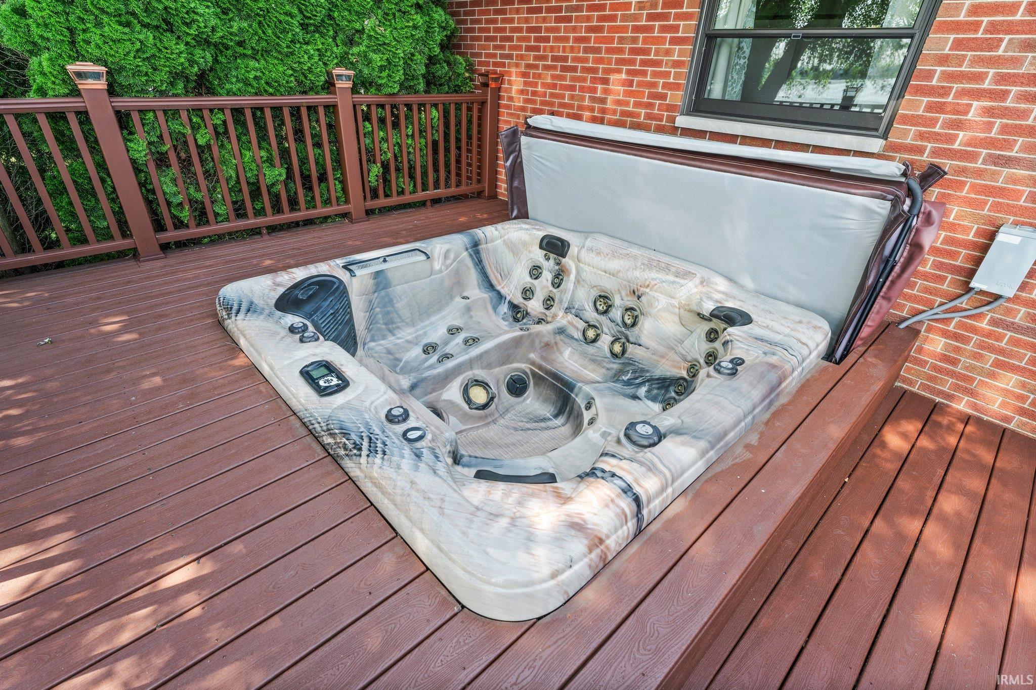 2832 Lakeview
