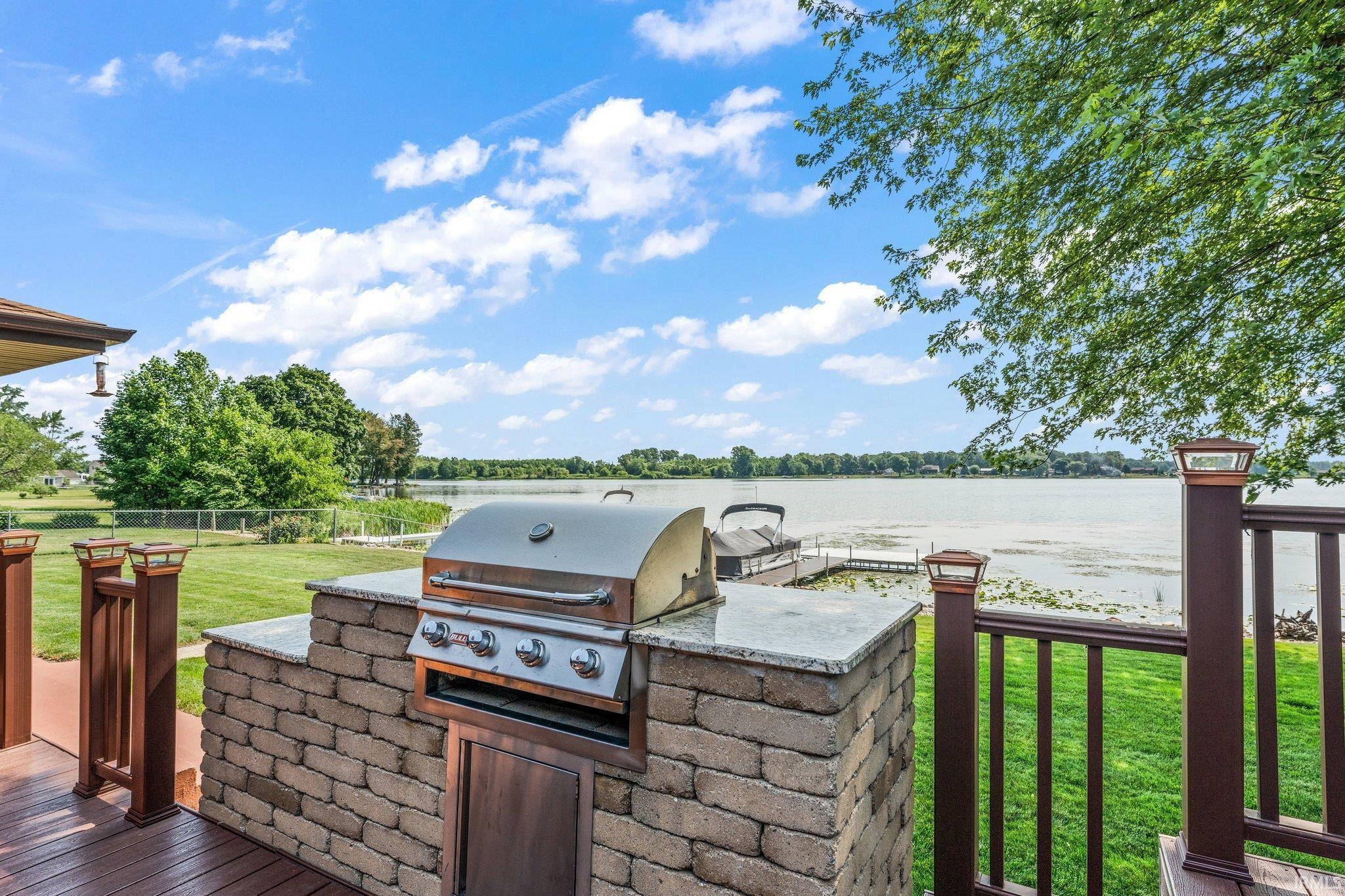 2832 Lakeview