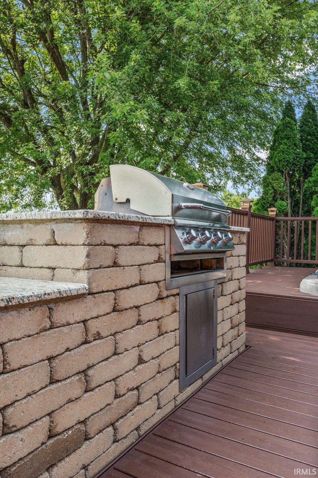 2832 Lakeview