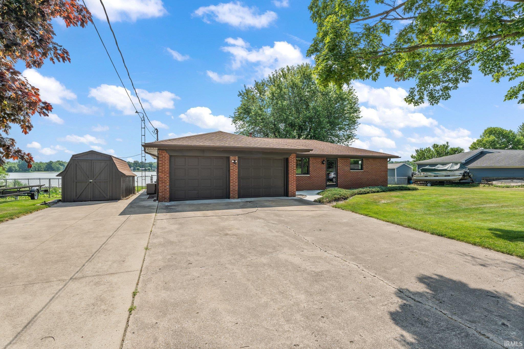 2832 Lakeview
