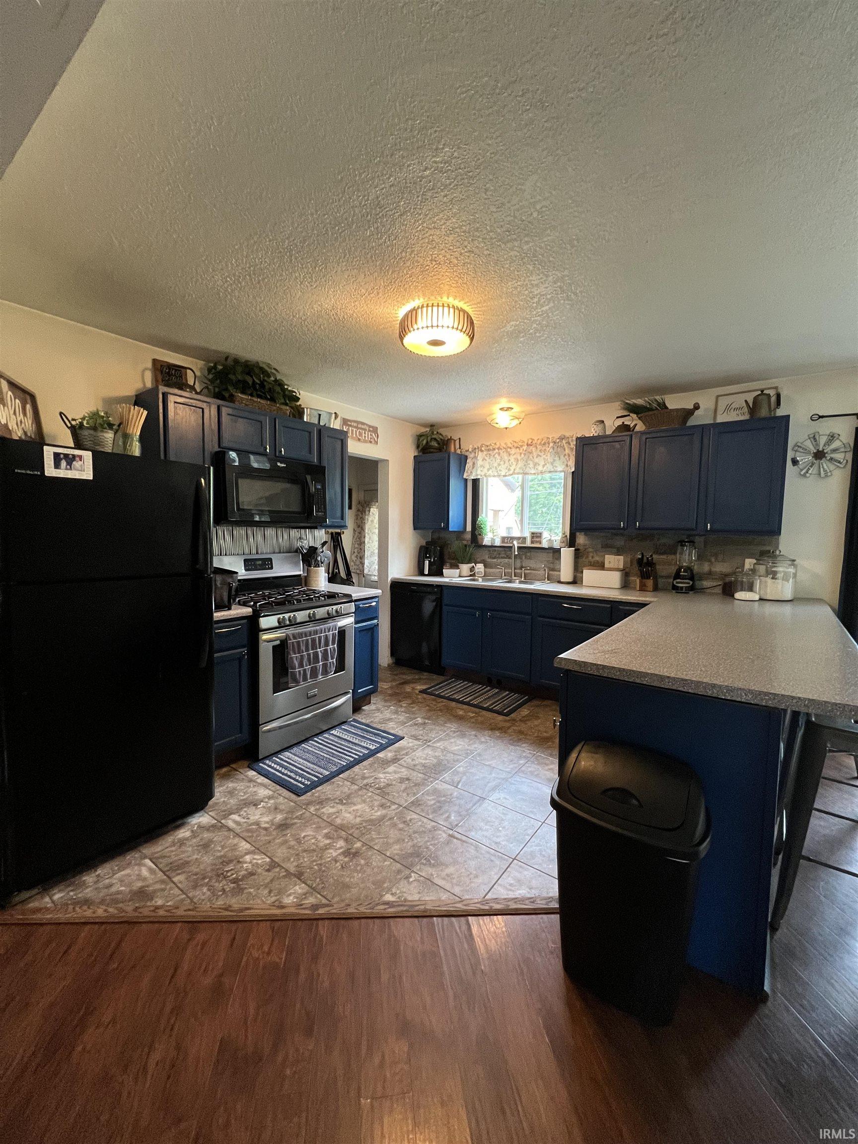 5021 Fernwood