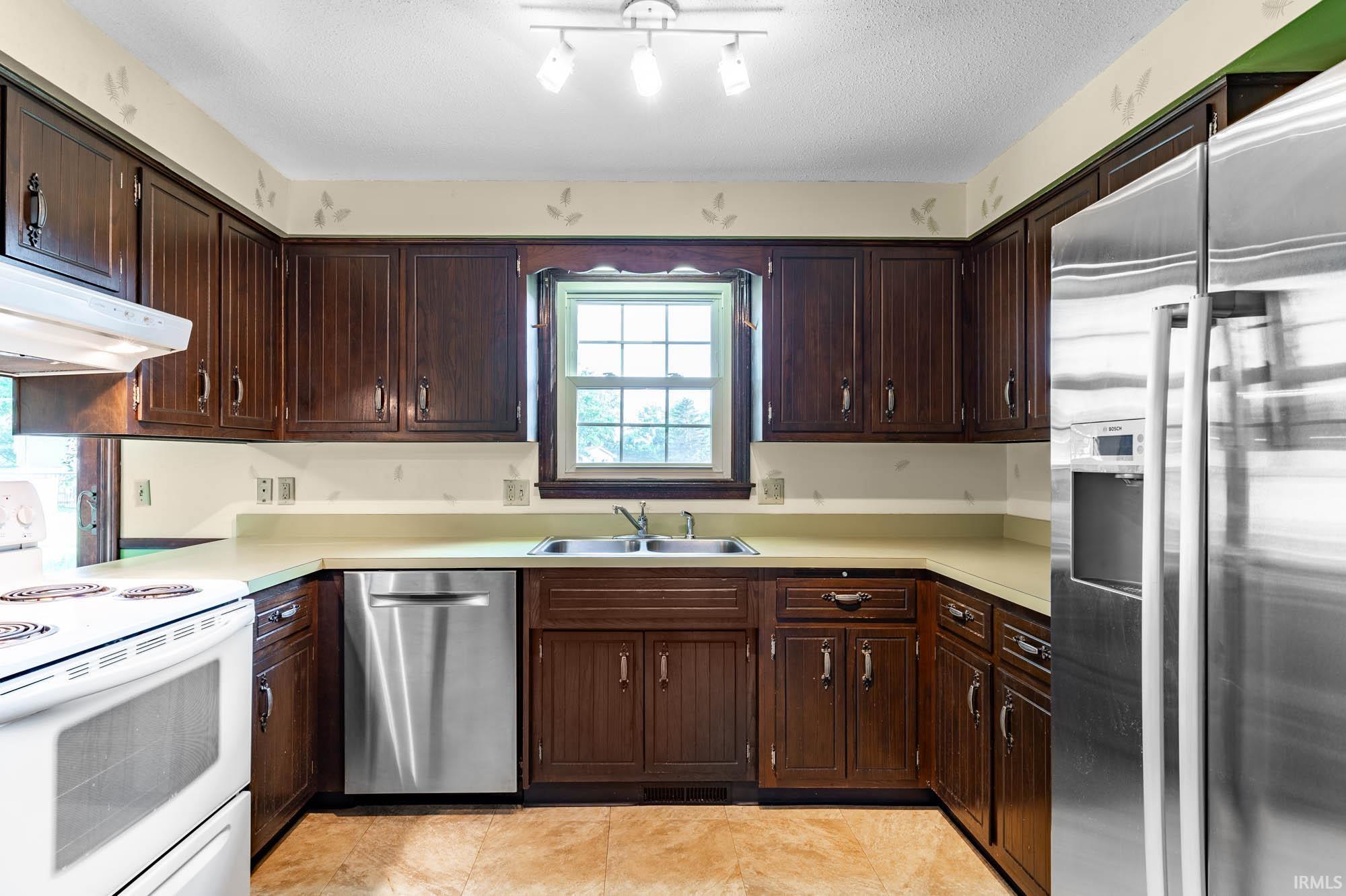 5906 Fitchburg