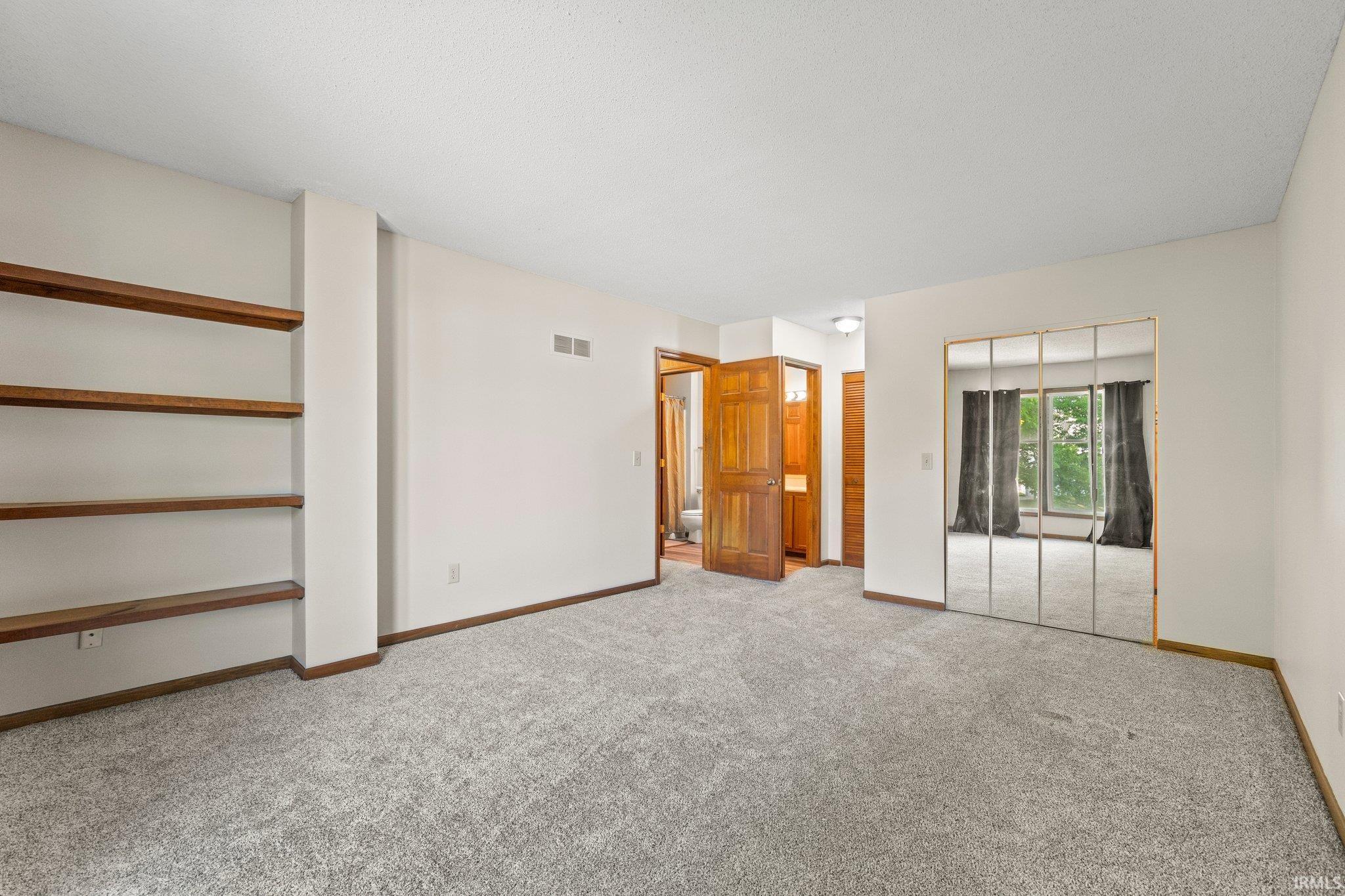 6020 Sawmill Woods