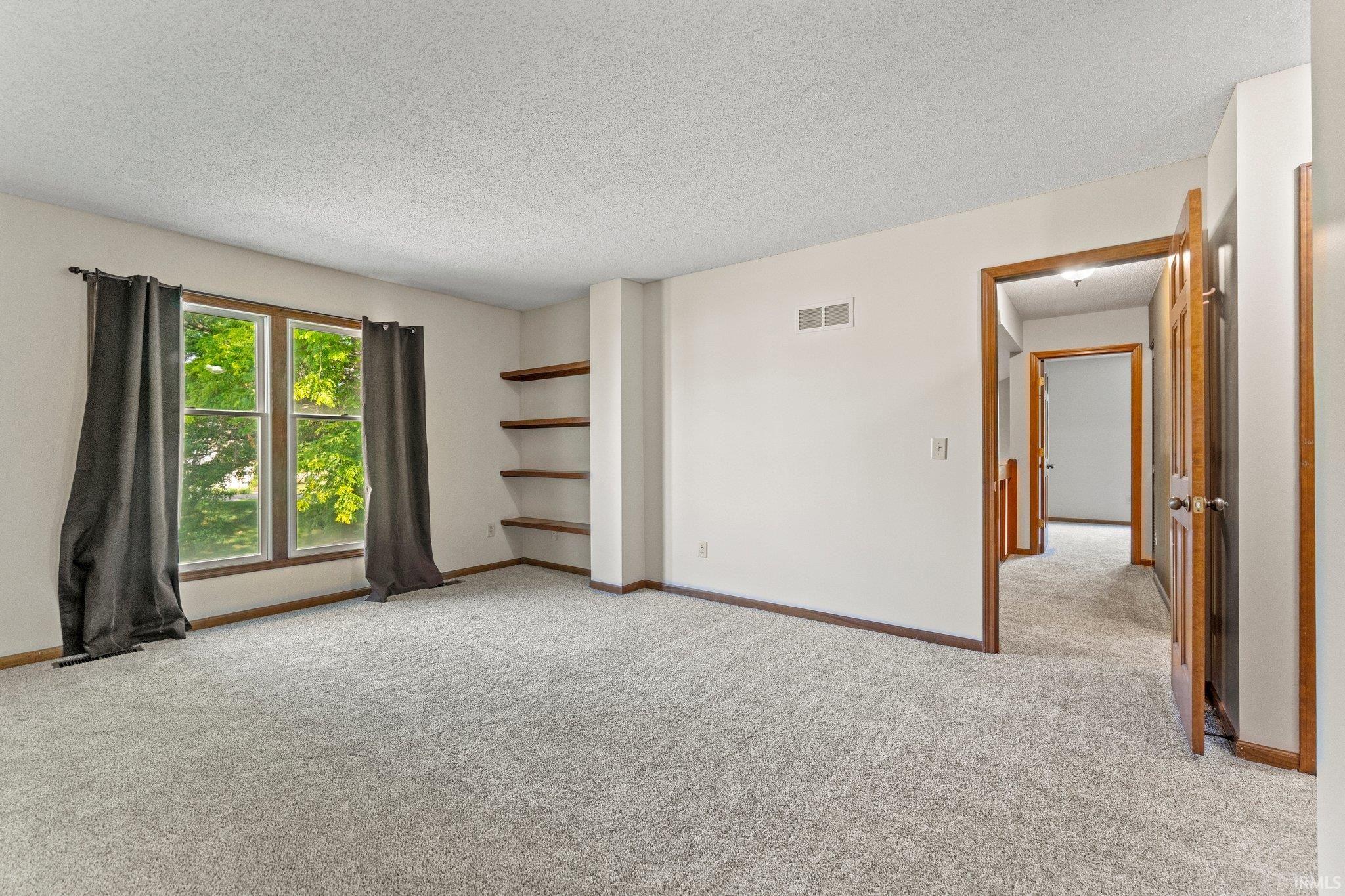 6020 Sawmill Woods