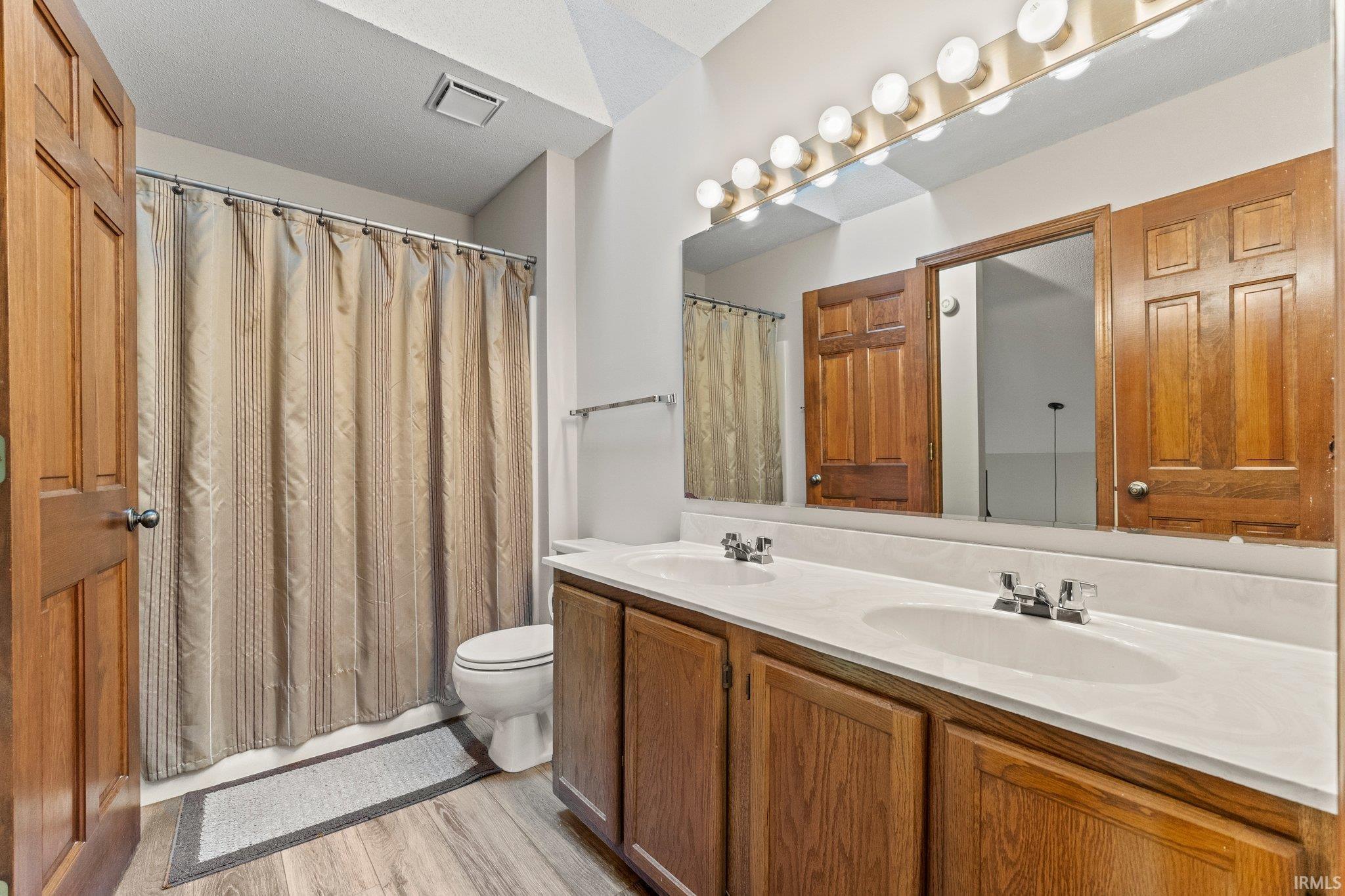 6020 Sawmill Woods