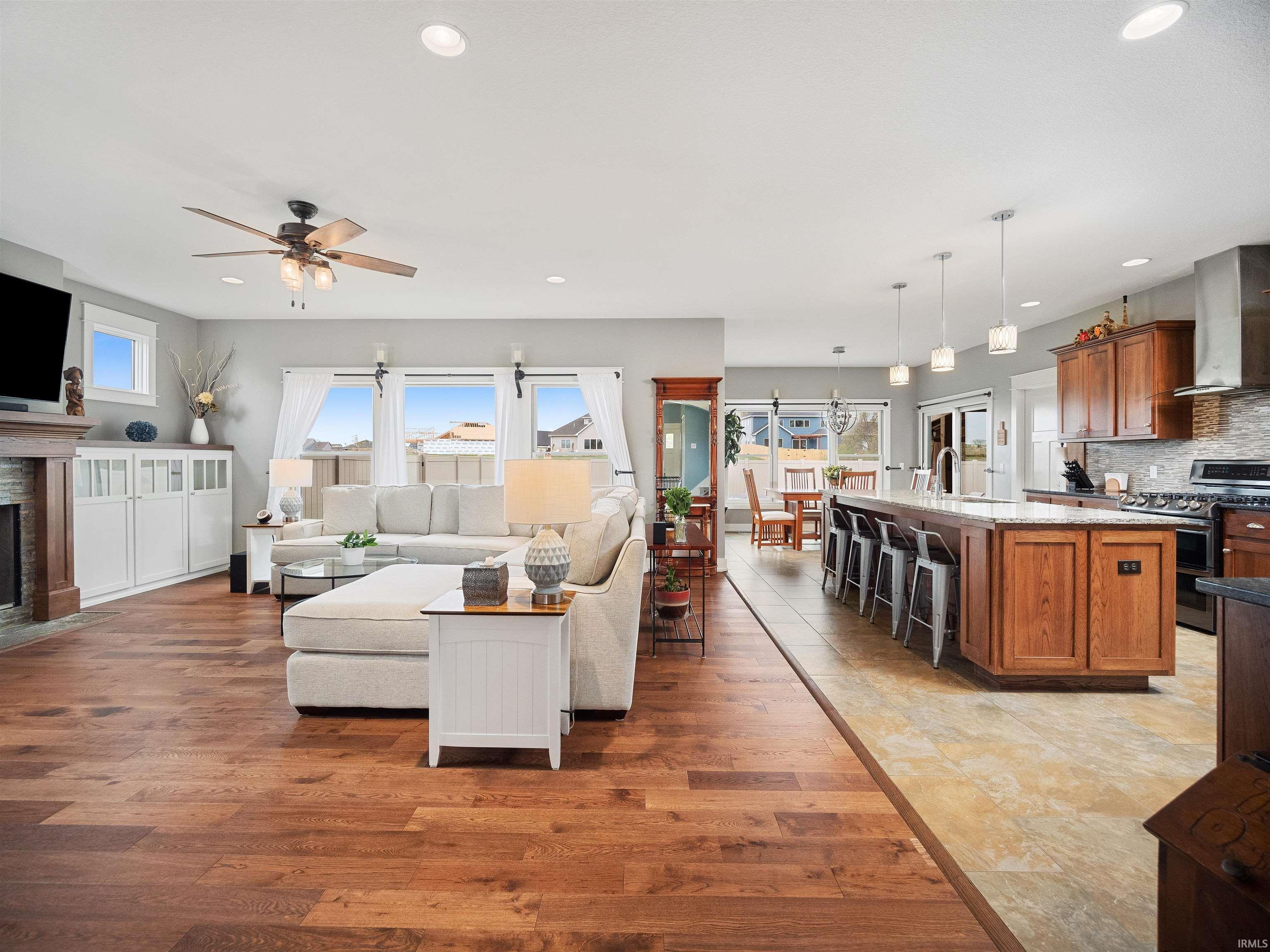 10814 Azbury