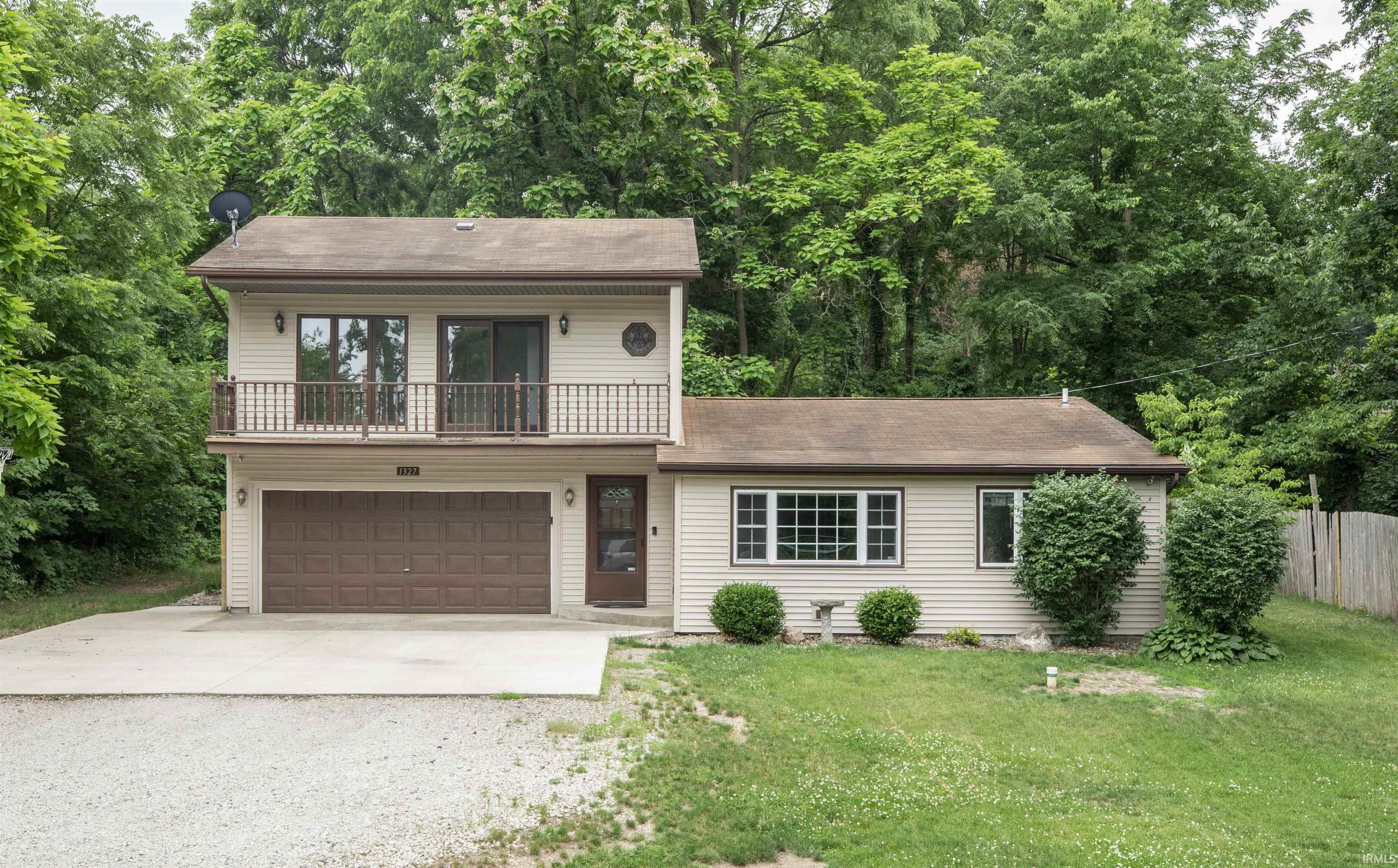 1327 Montgomery