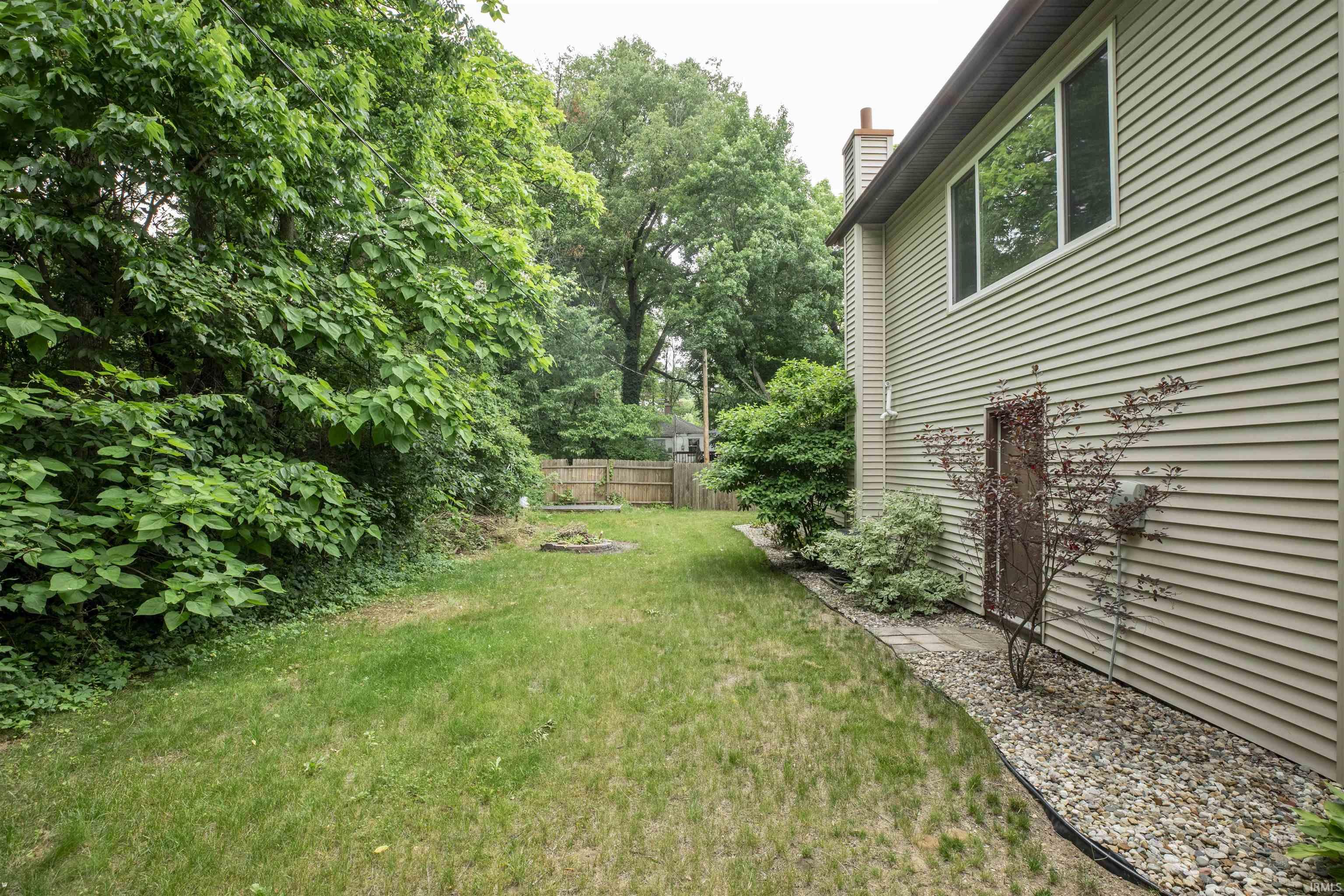 1327 Montgomery