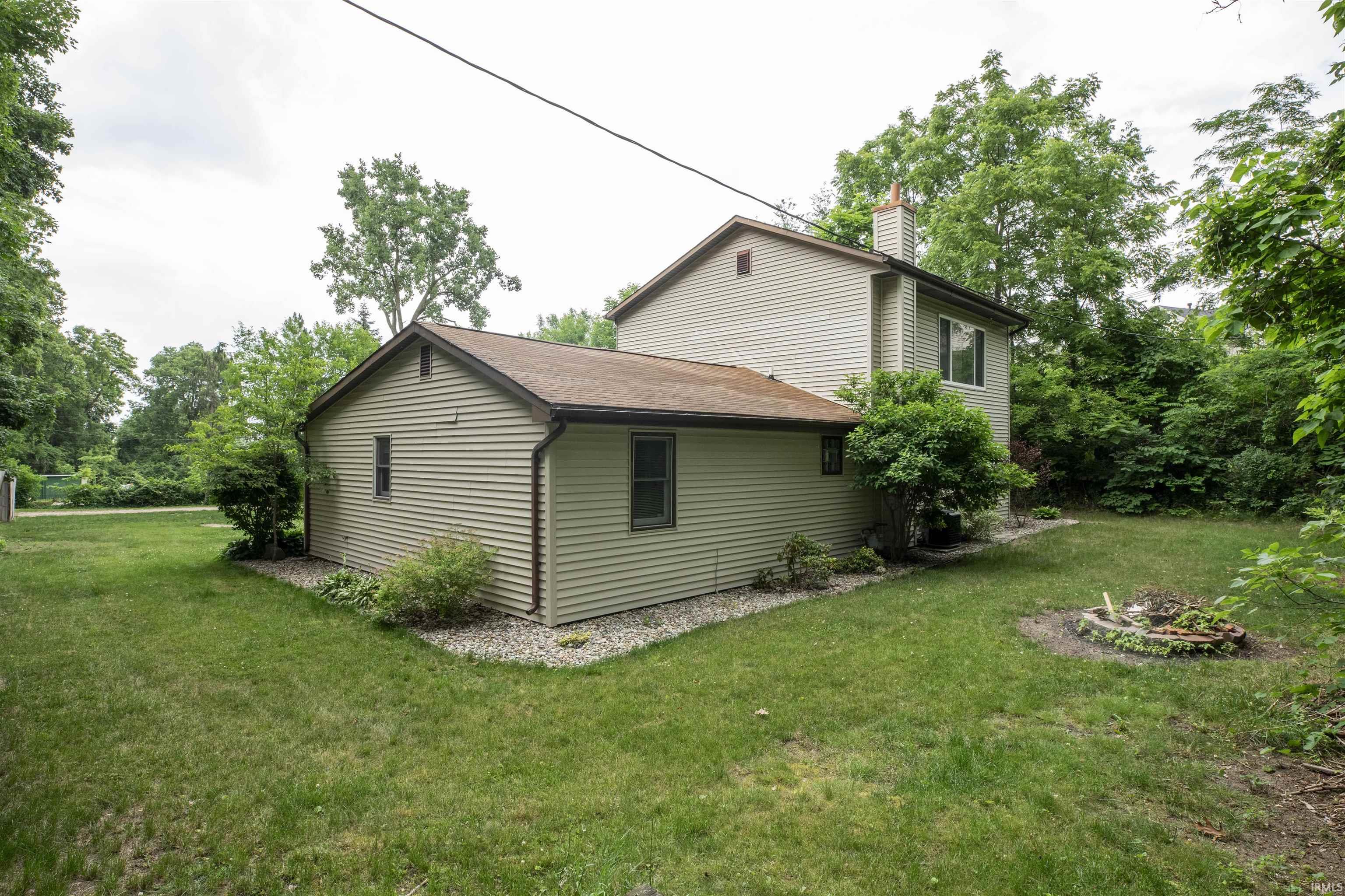 1327 Montgomery