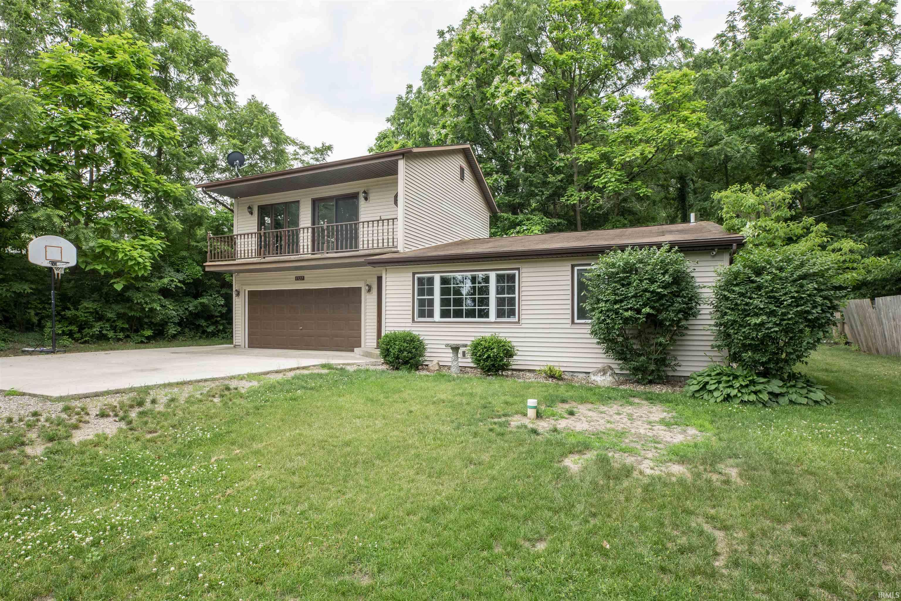 1327 Montgomery