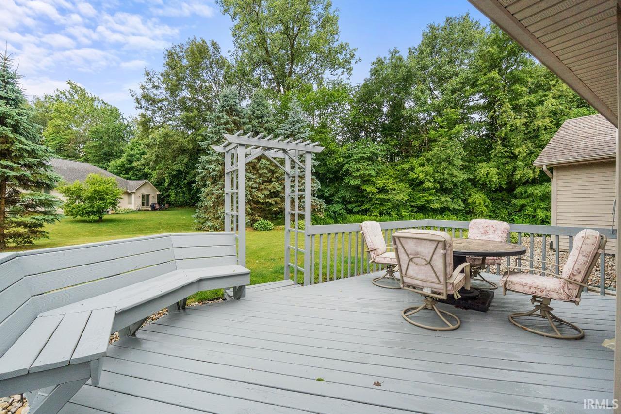 6305 Tree Top