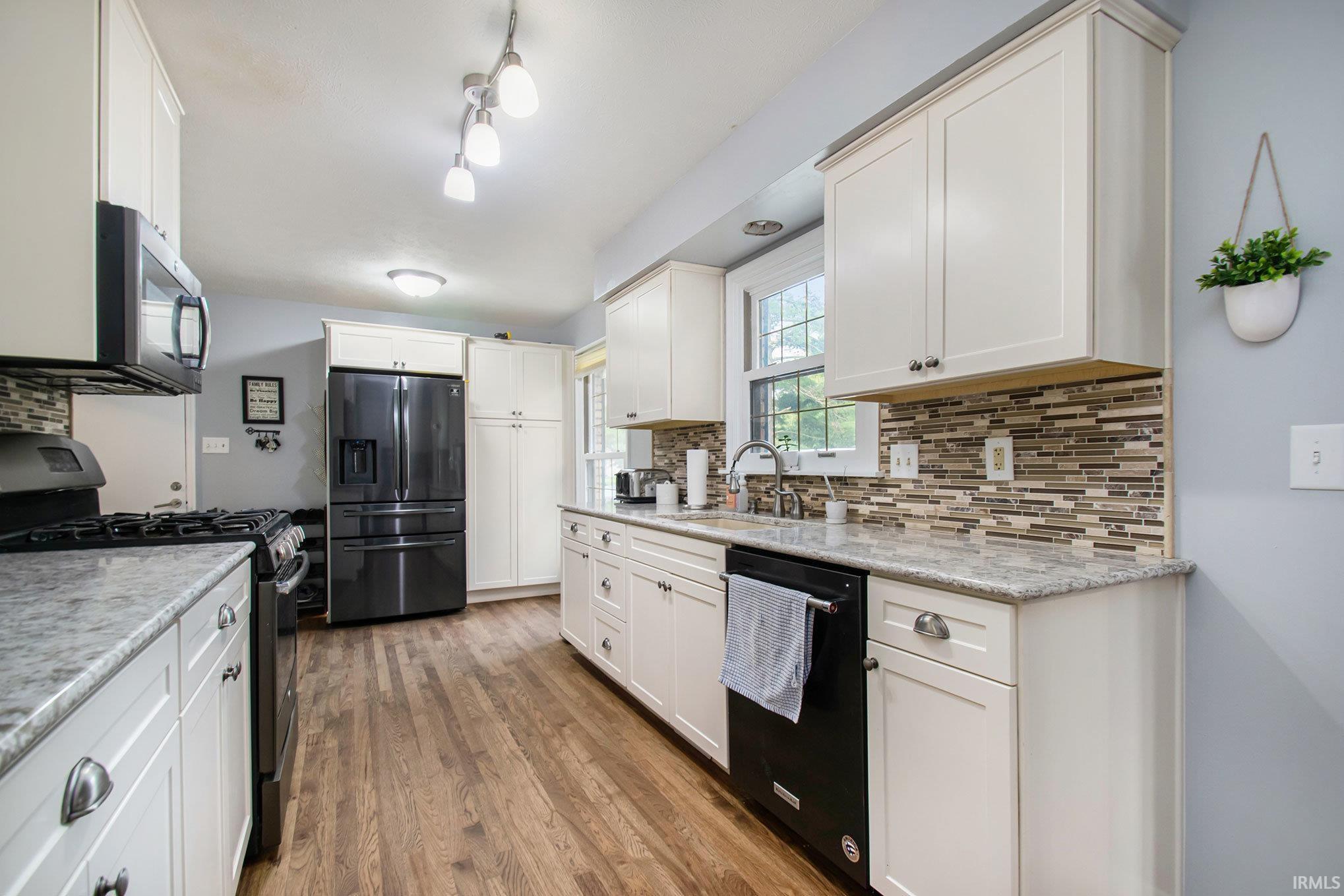 3012 Lake N