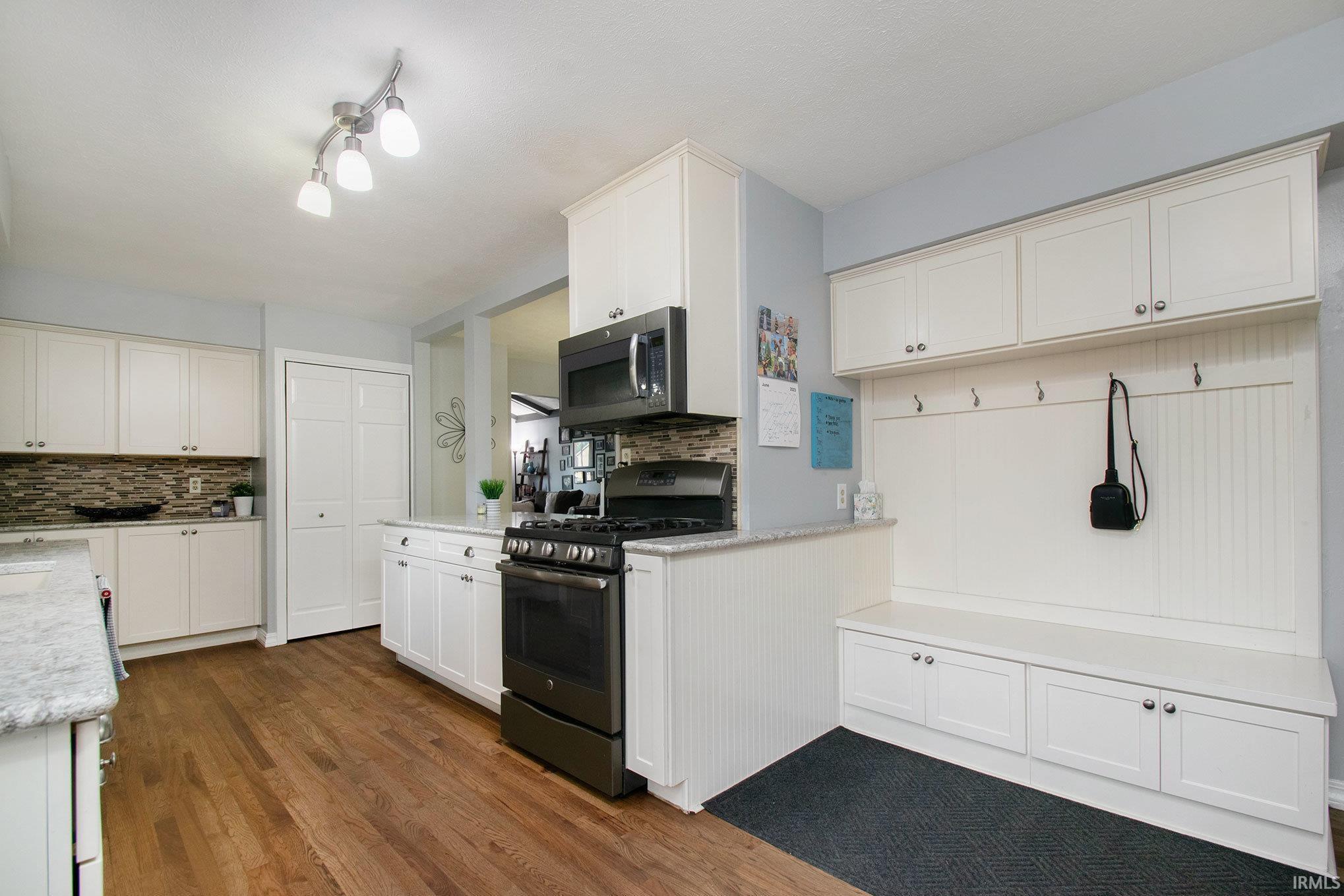 3012 Lake N