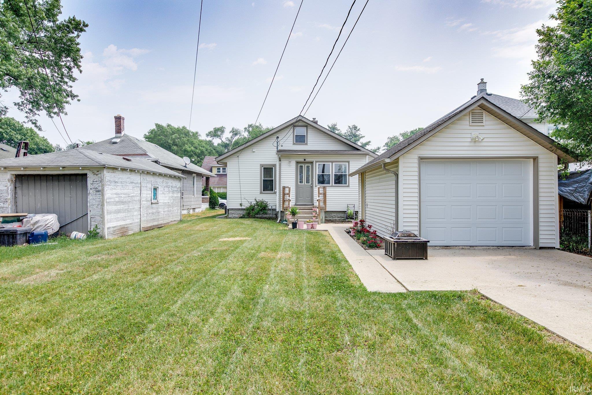 2215 Lane