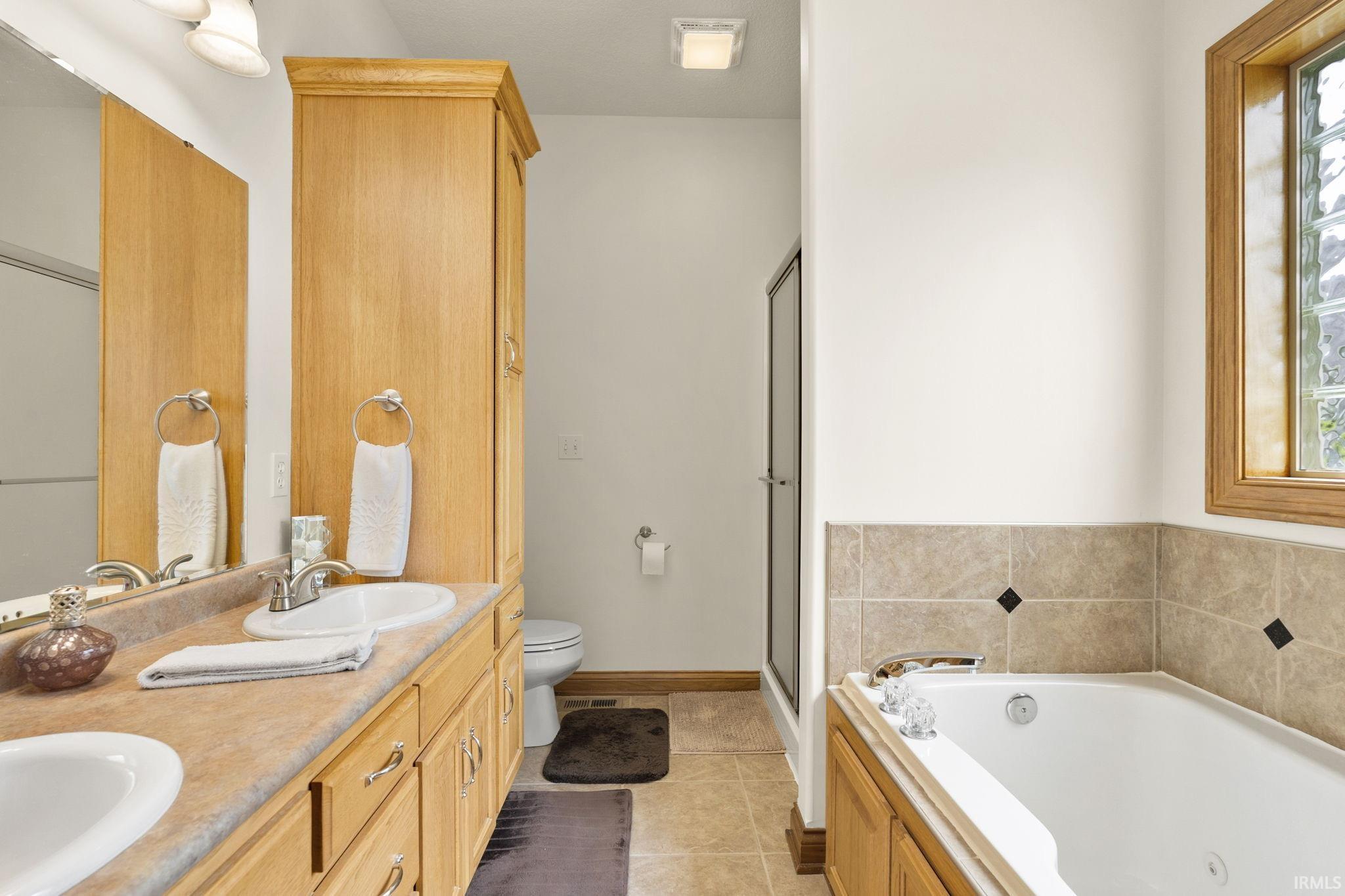 3863 Westport