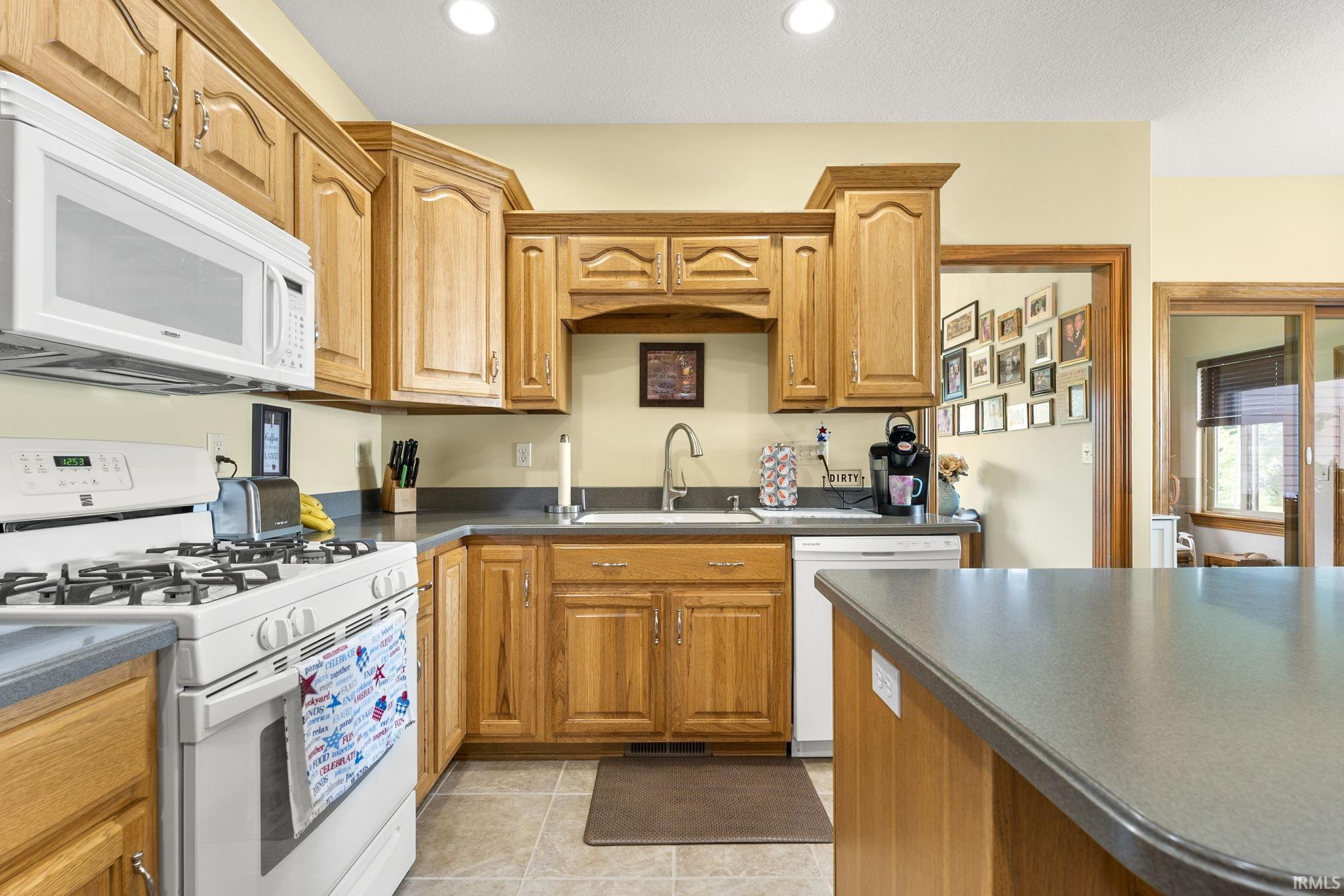3863 Westport