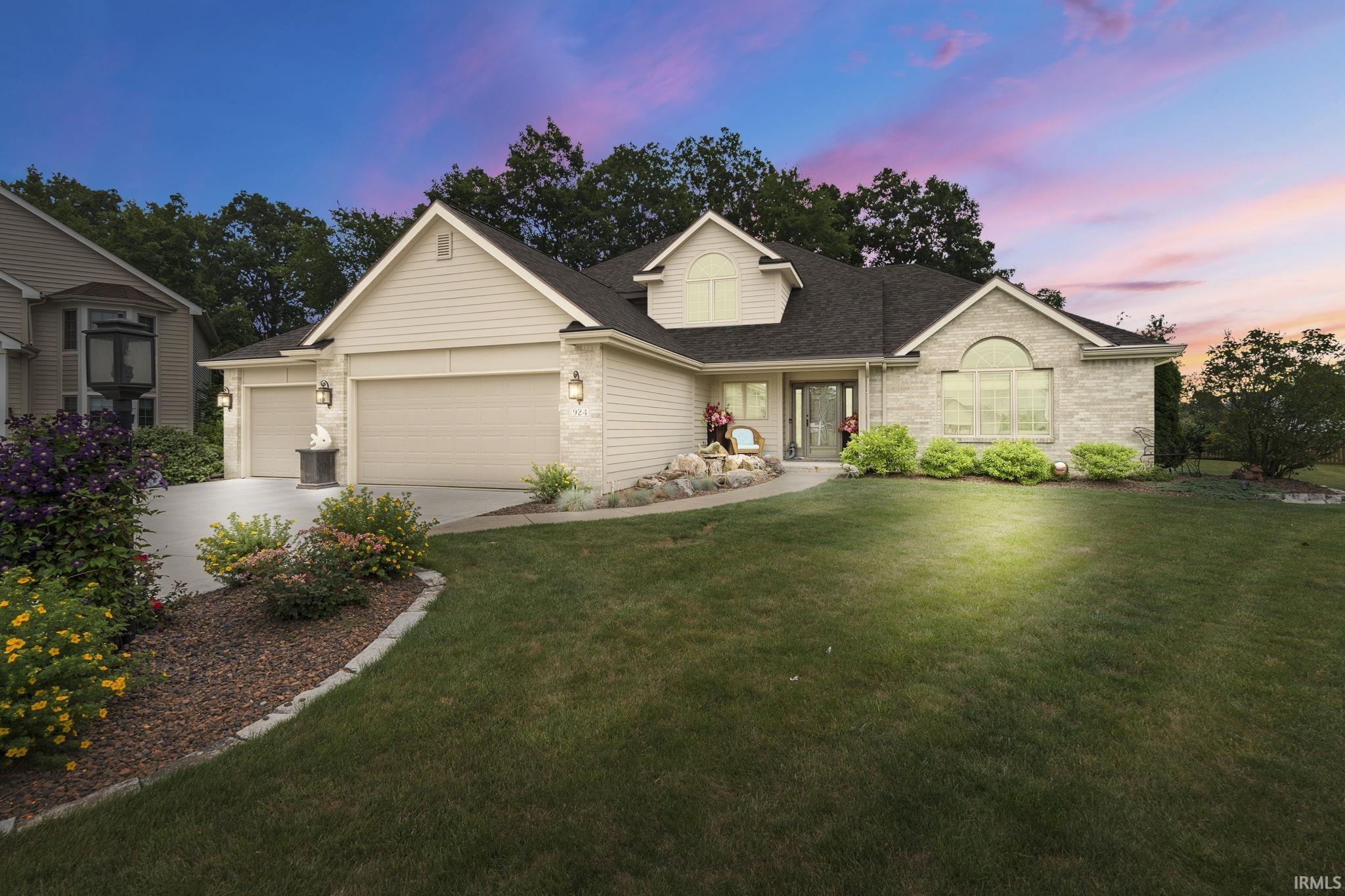 924 Lake Hill