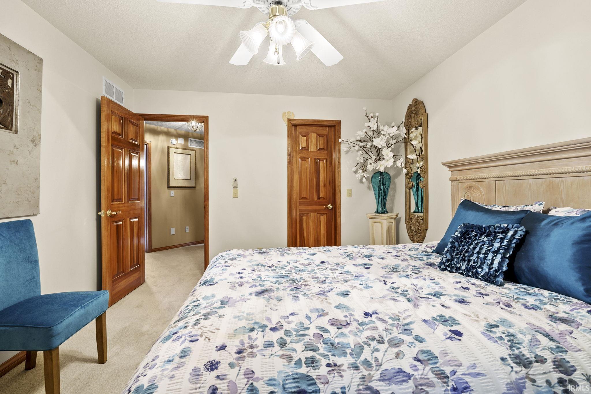 924 Lake Hill