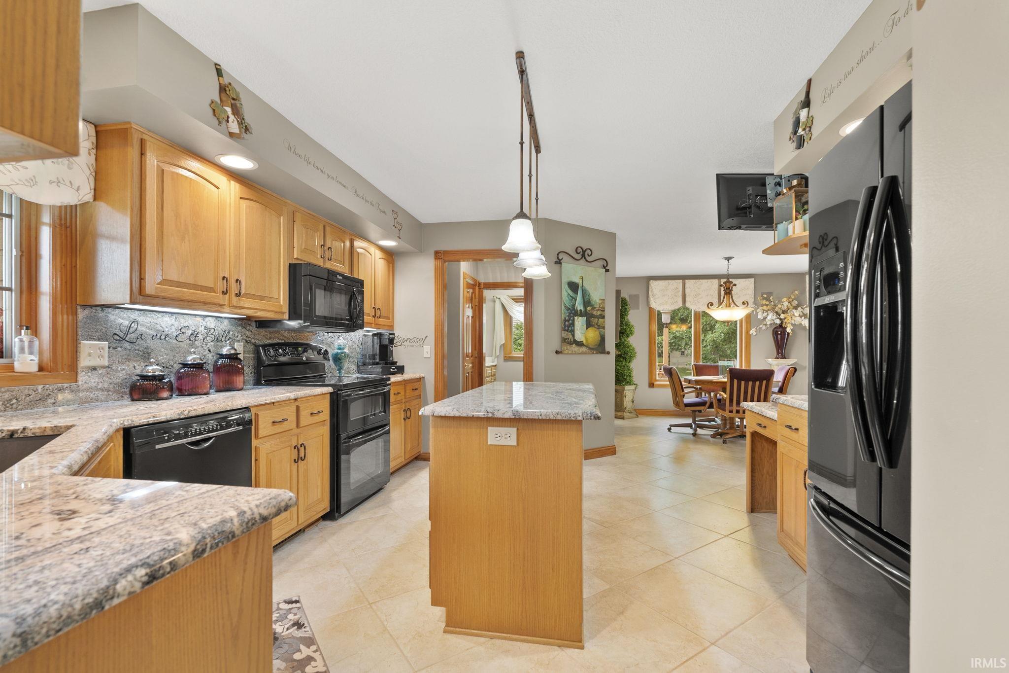 924 Lake Hill