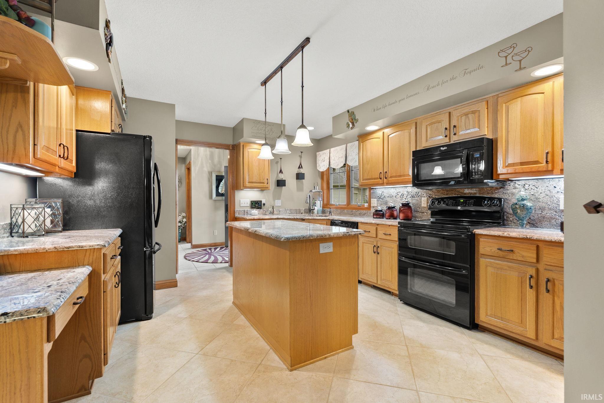 924 Lake Hill
