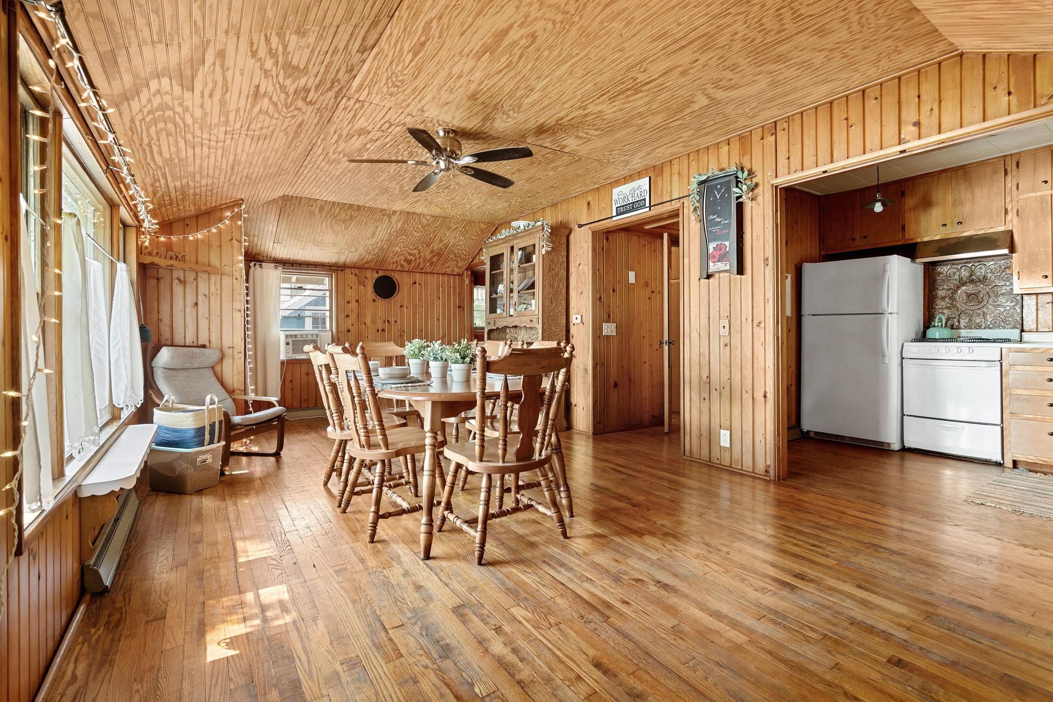 9696 Steinbarger Lake