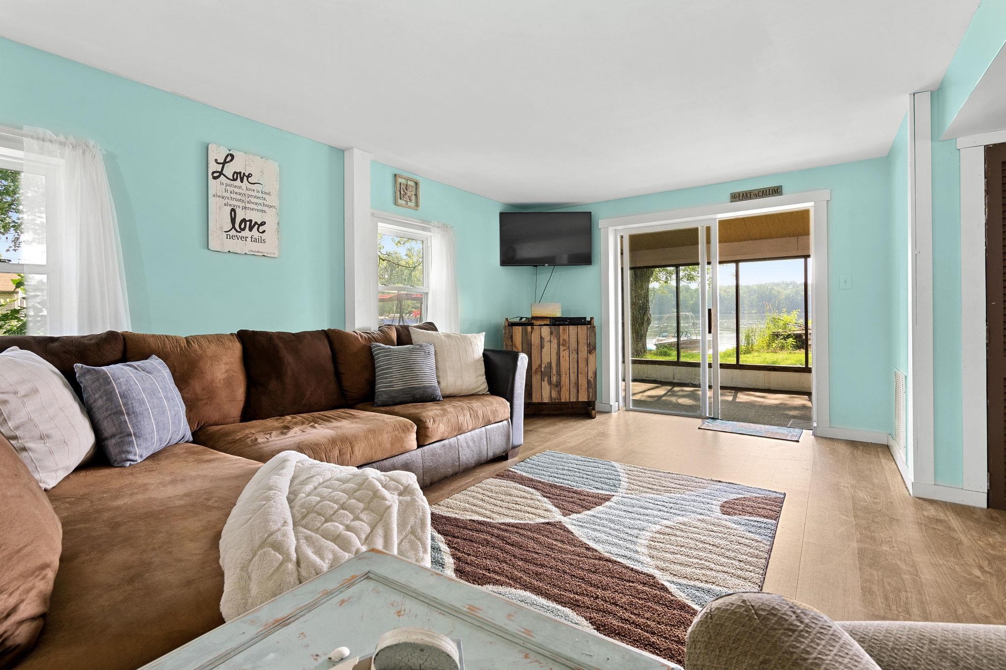 9696 Steinbarger Lake