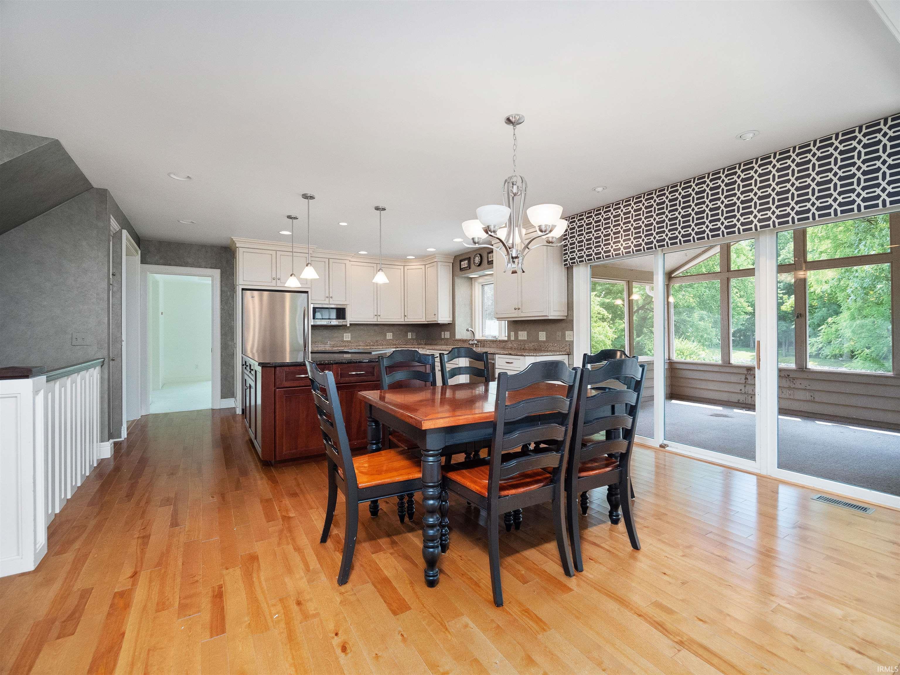 12215 Glen Lake