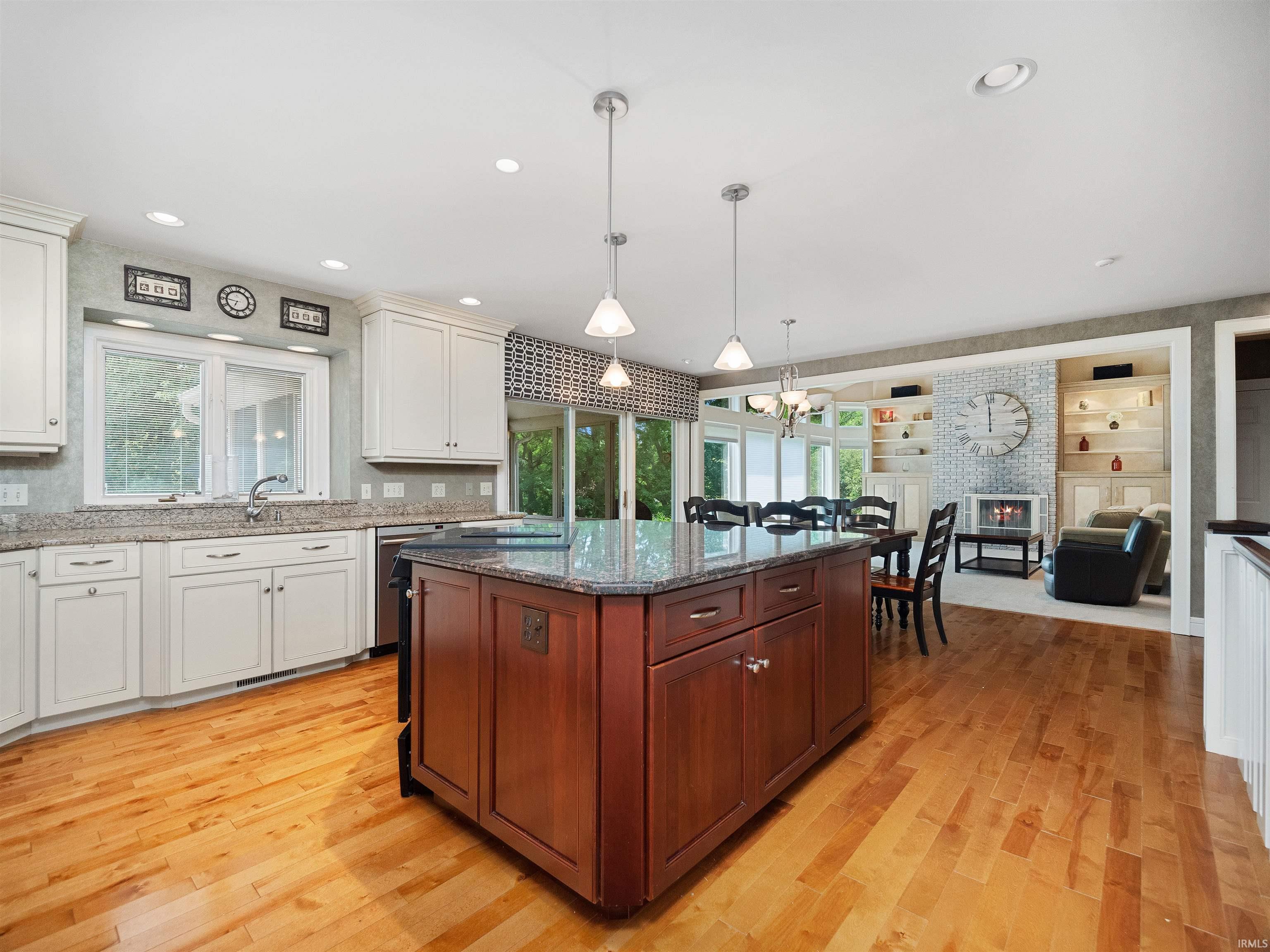 12215 Glen Lake