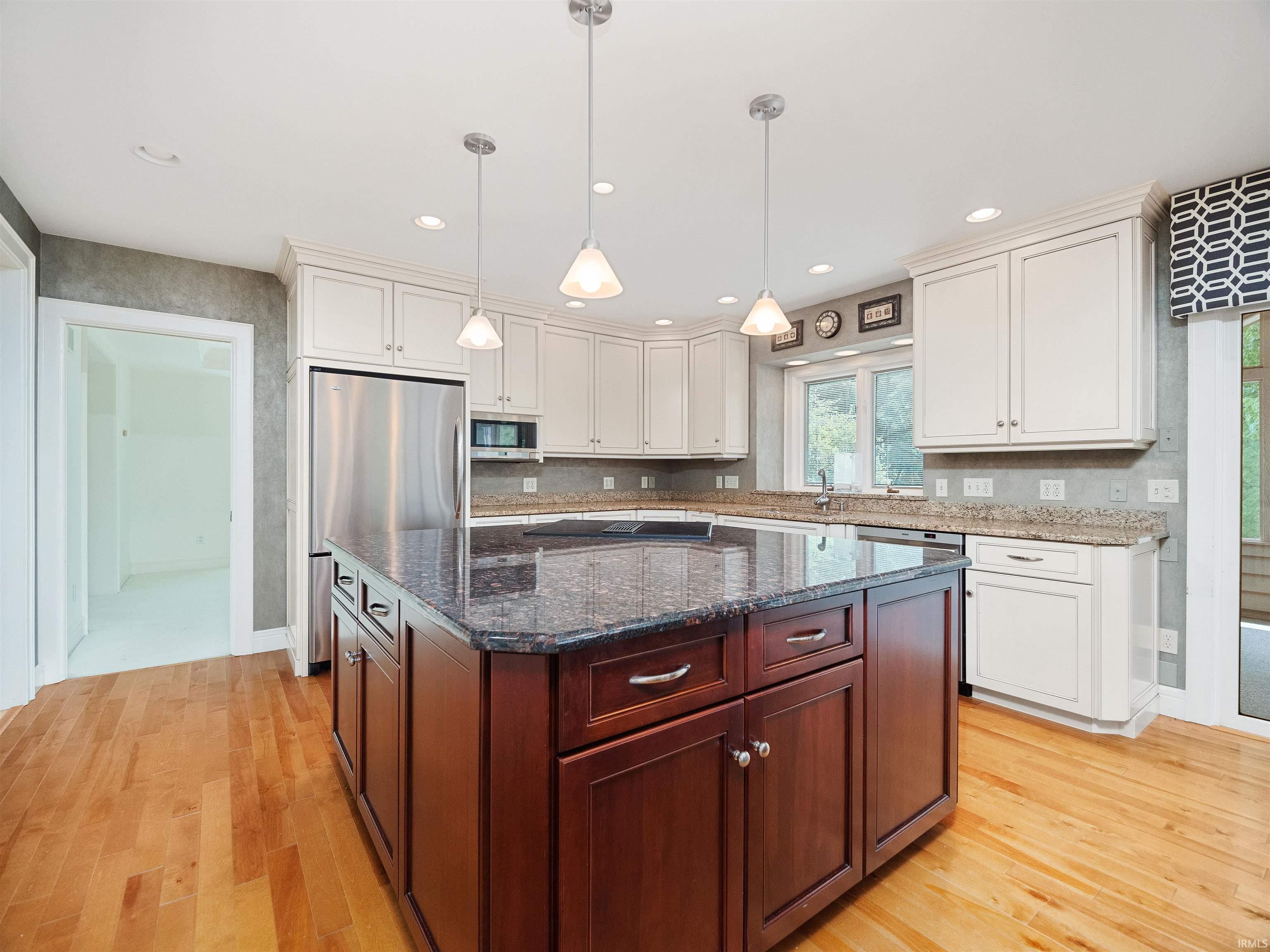 12215 Glen Lake